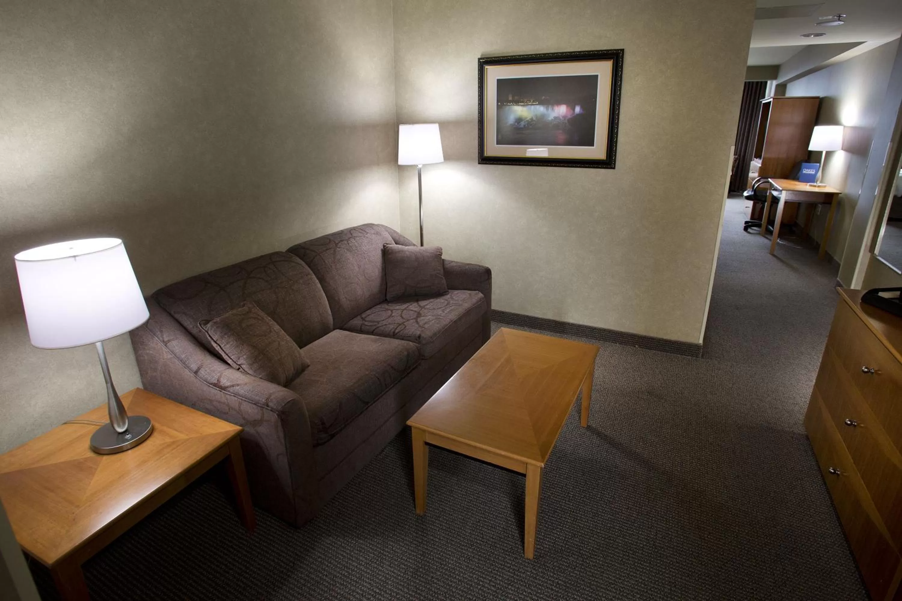 Living room in The Oakes Hotel Overlooking the Falls