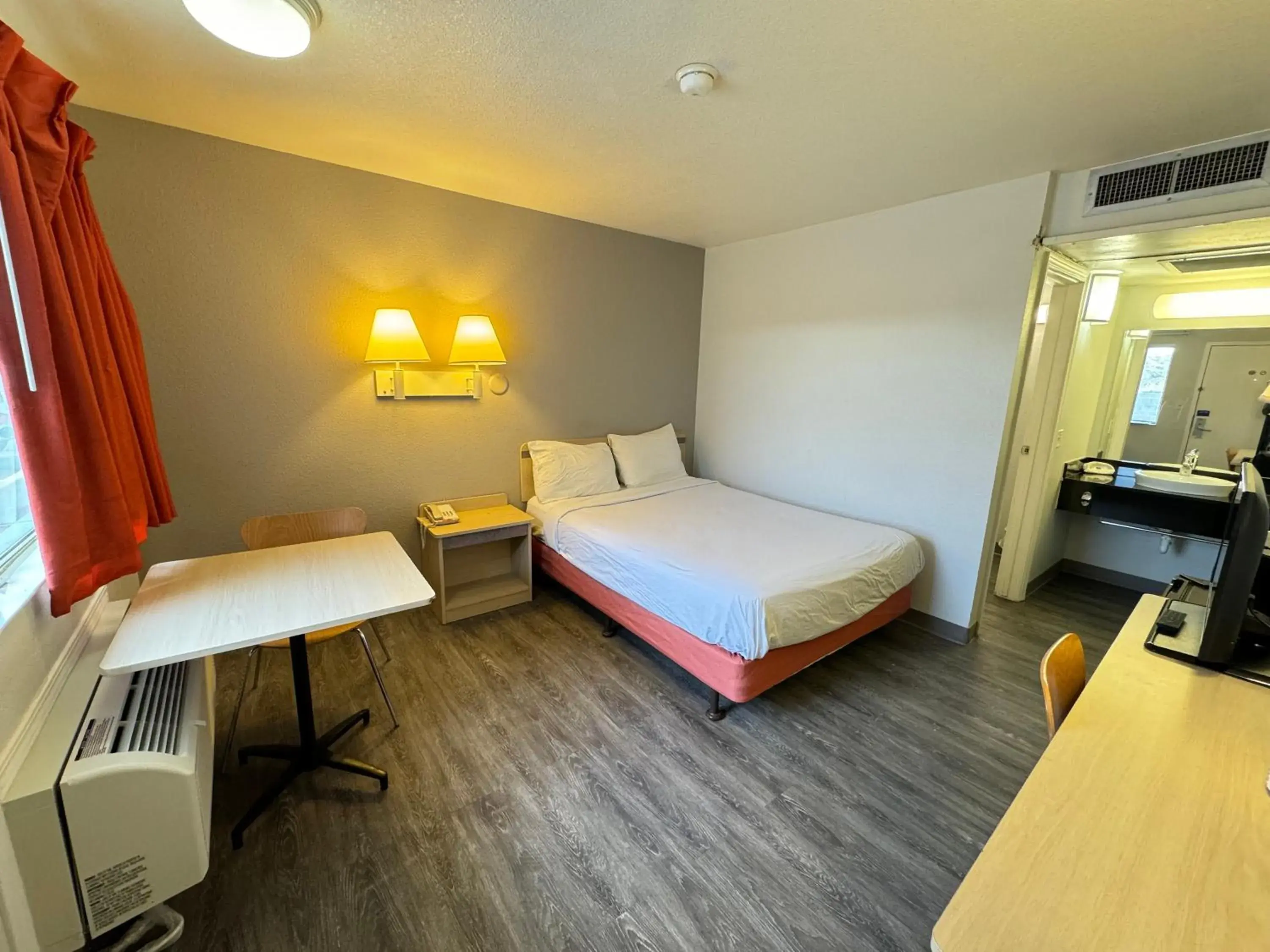 Queen Room in Motel 6-Casper, WY Queen Room in Motel 6-Casper, WY