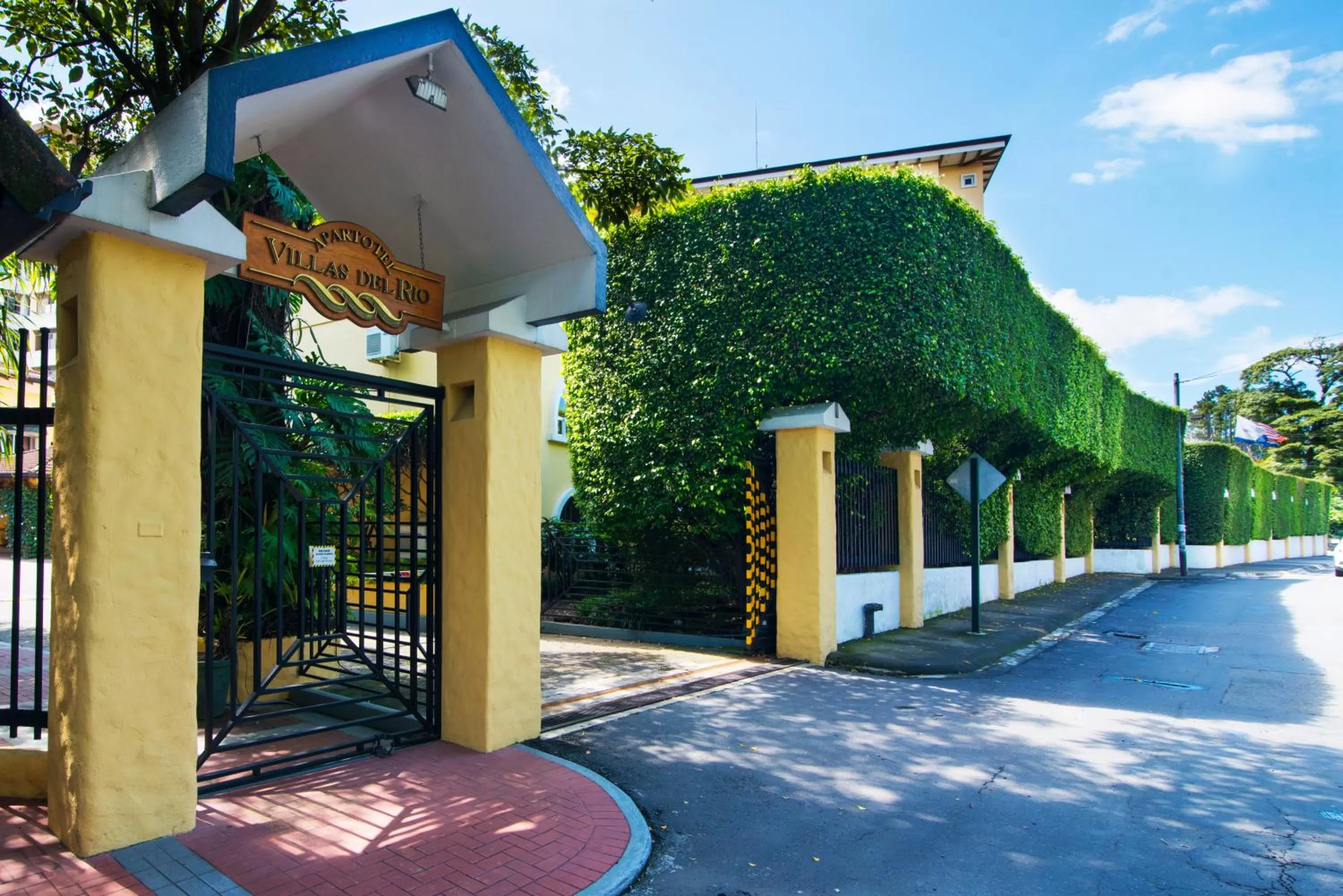 Facade/entrance in Apartotel & Suites Villas del Rio