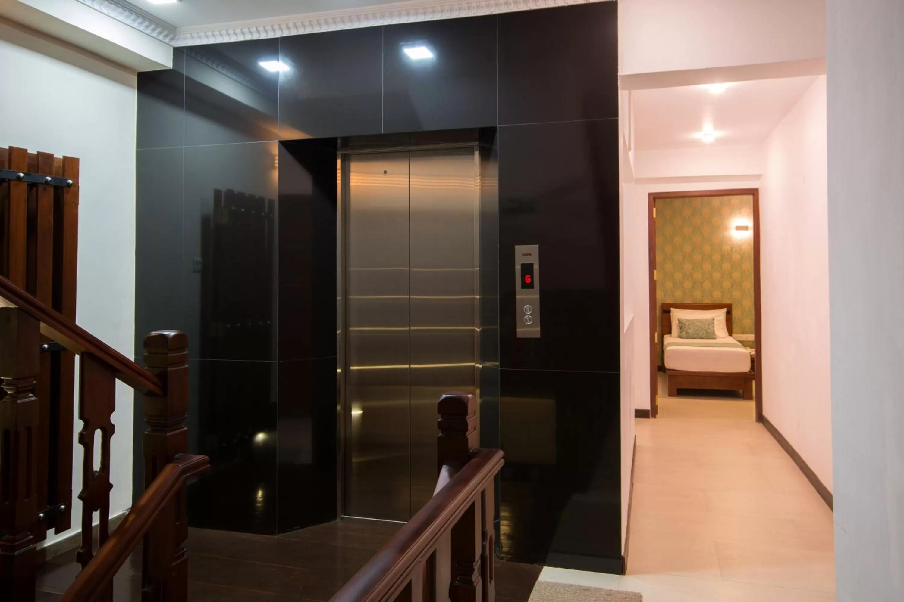 Decorative detail, Bed in Ceyloni City Hotel