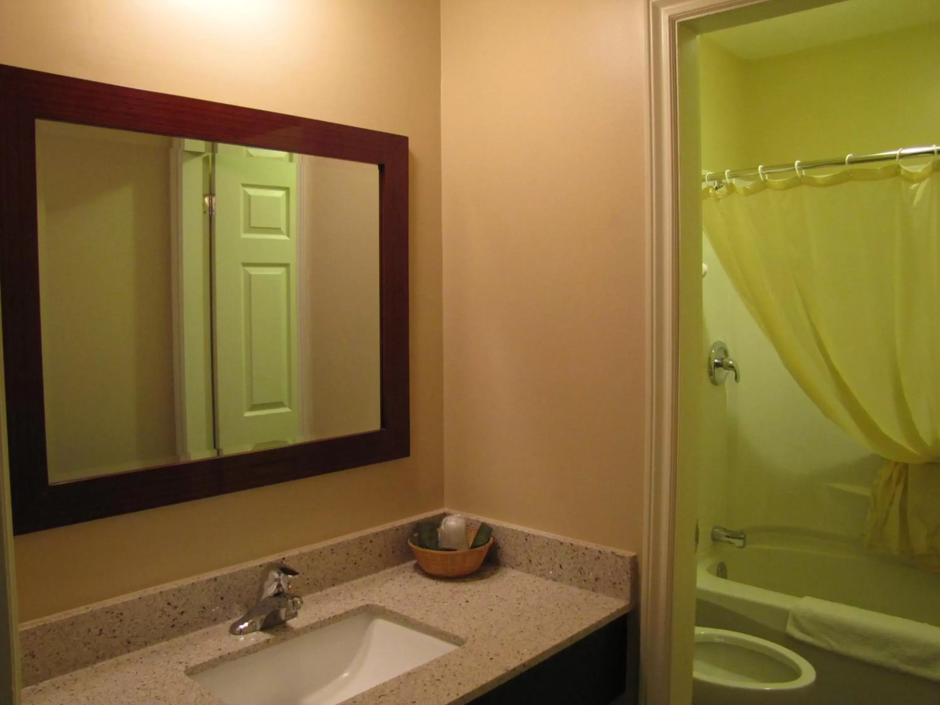 Superior Room, 2 Queen Beds with Outside Access in Northland Motel Superior Room, 2 Queen Beds with Outside Access in Northland Motel