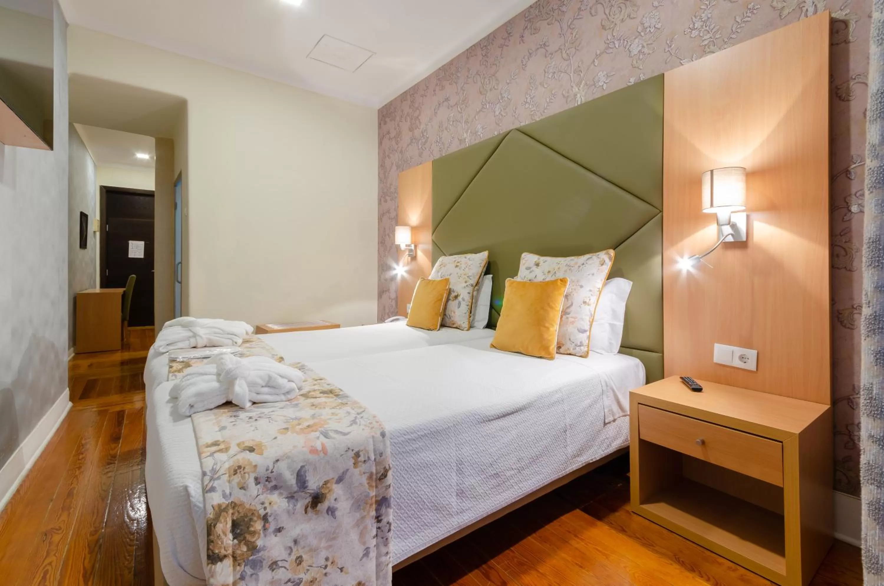 Photo of the whole room, Bed in Hotel INN Rossio