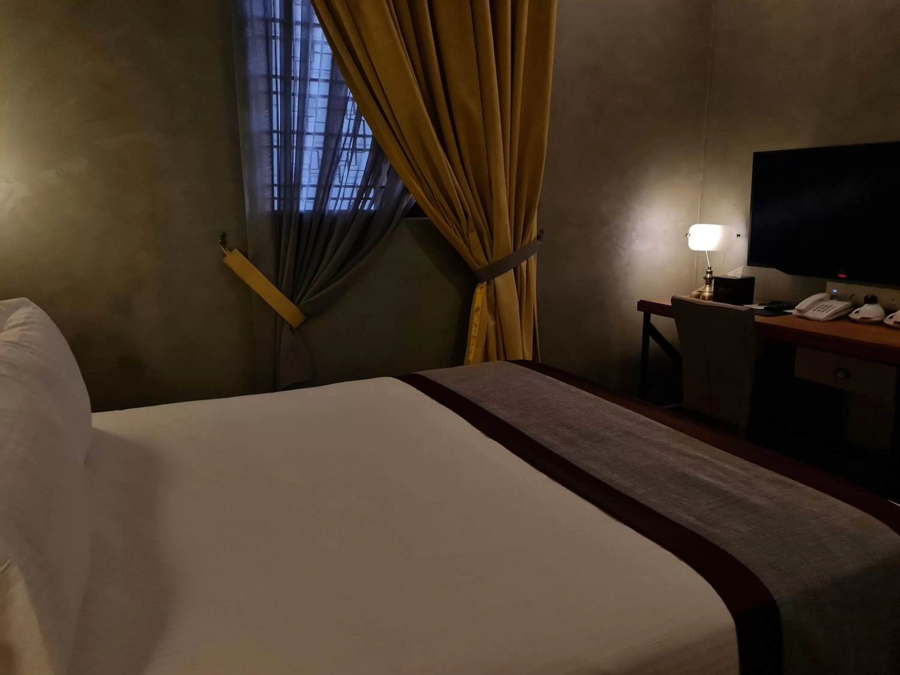 Bed in 1969 Business Suites @ Ipoh Garden