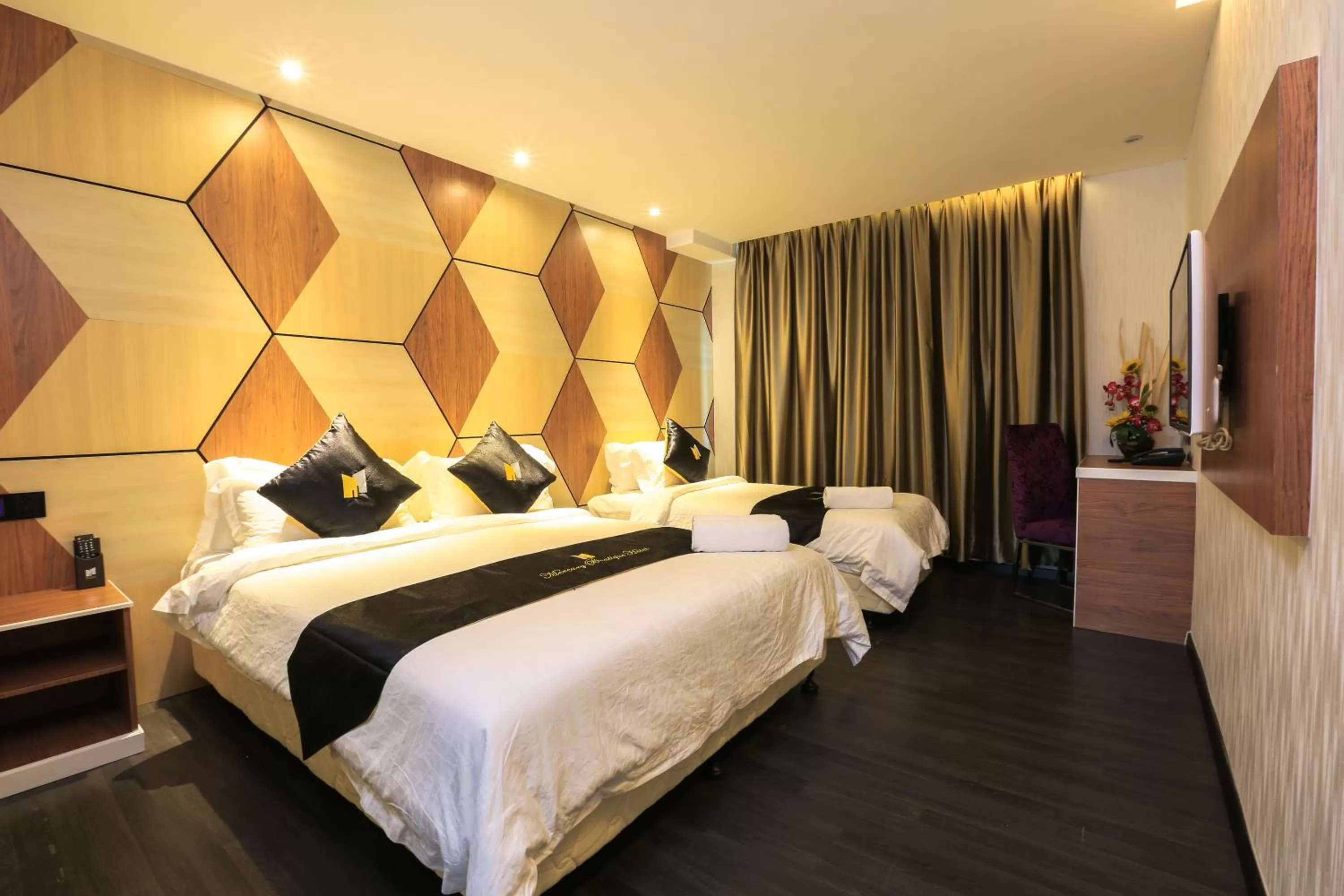 Bedroom, Bed in Mercury Boutique Hotel