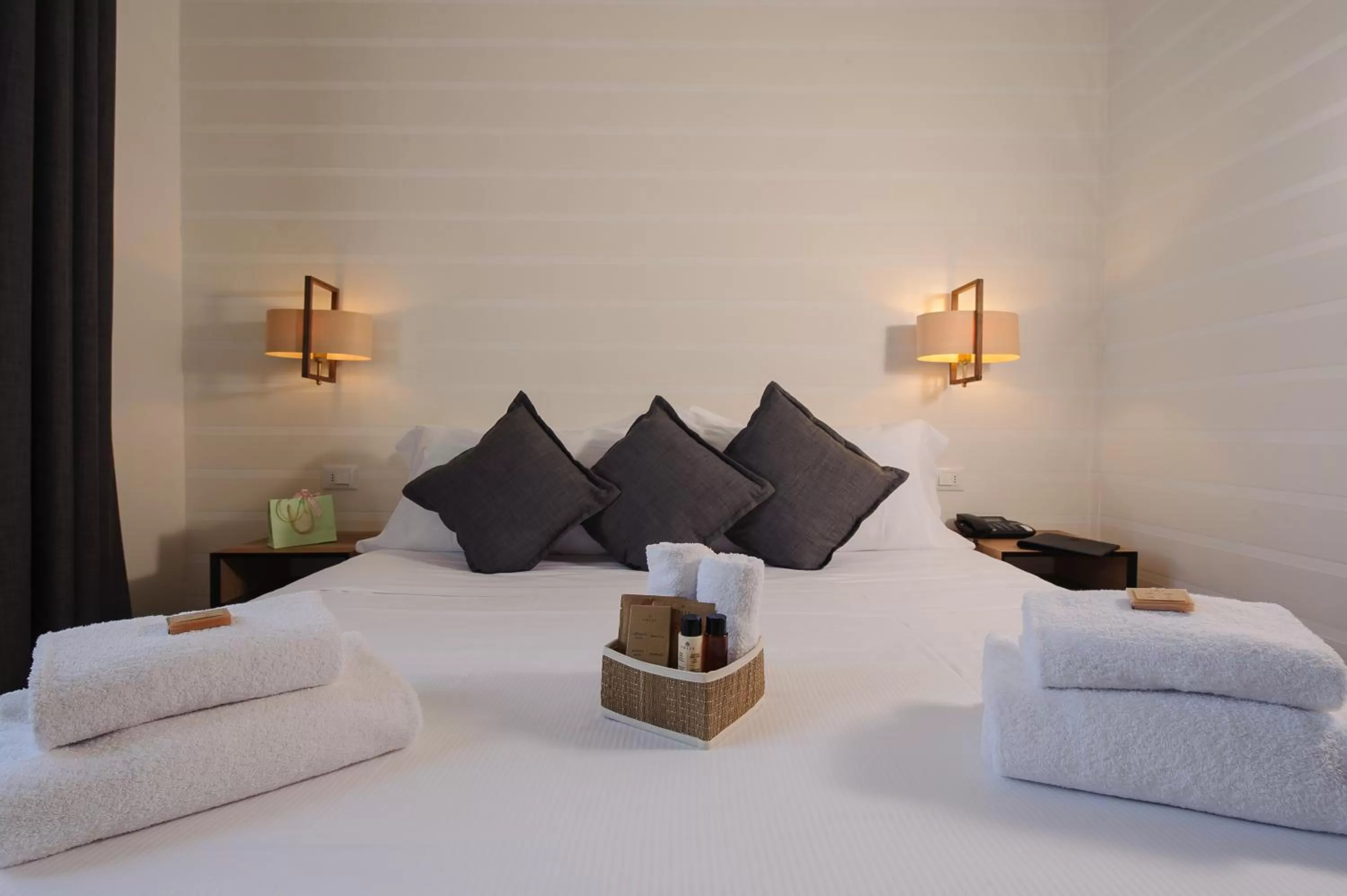 Decorative detail, Bed in Hotel Lungarno Vespucci 50