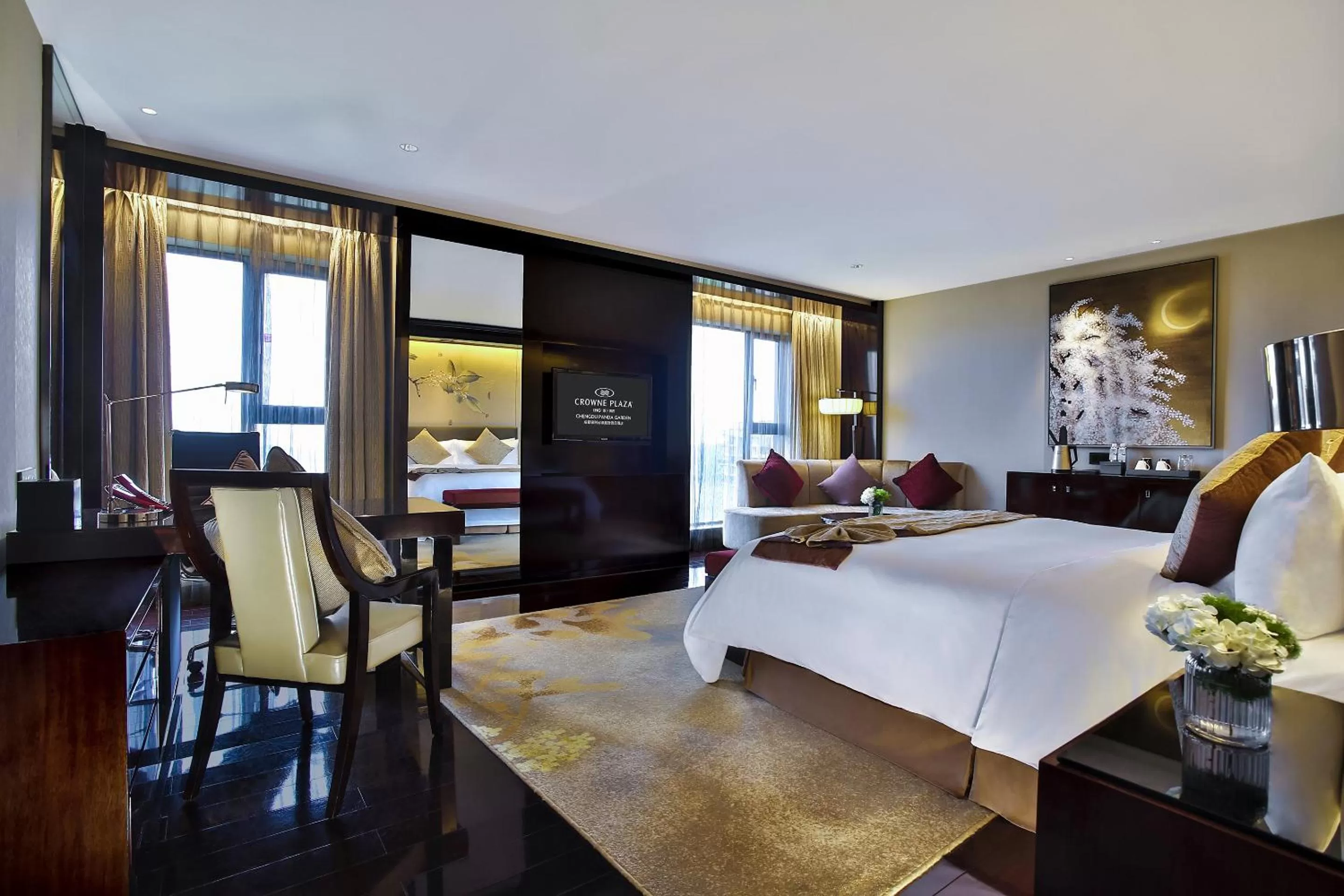 Photo of the whole room, Bed in Crowne Plaza Chengdu Panda Garden by IHG