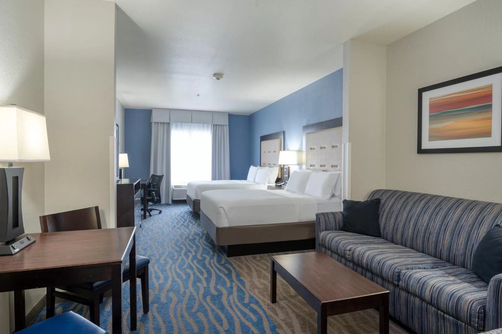 Photo of the whole room, Bed in Holiday Inn Express and Suites Edwardsville by IHG