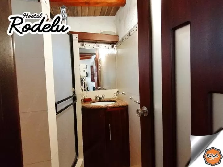 Bathroom in Hotel Rodelu