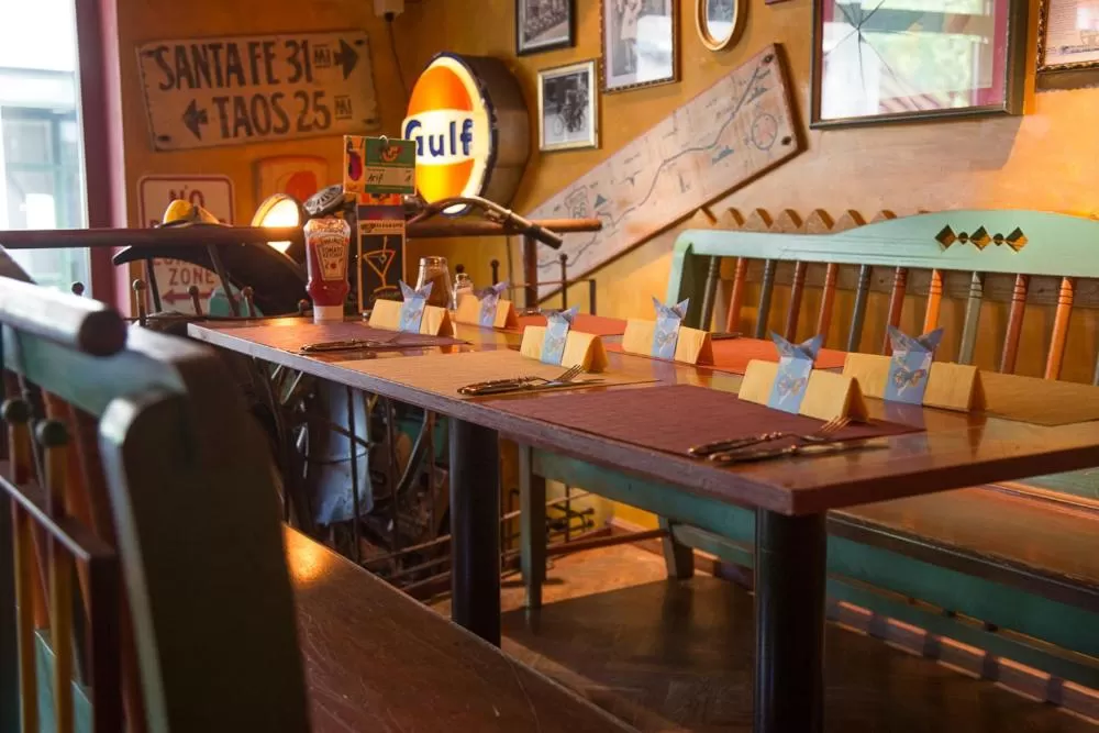 Restaurant/places to eat in Hotel California