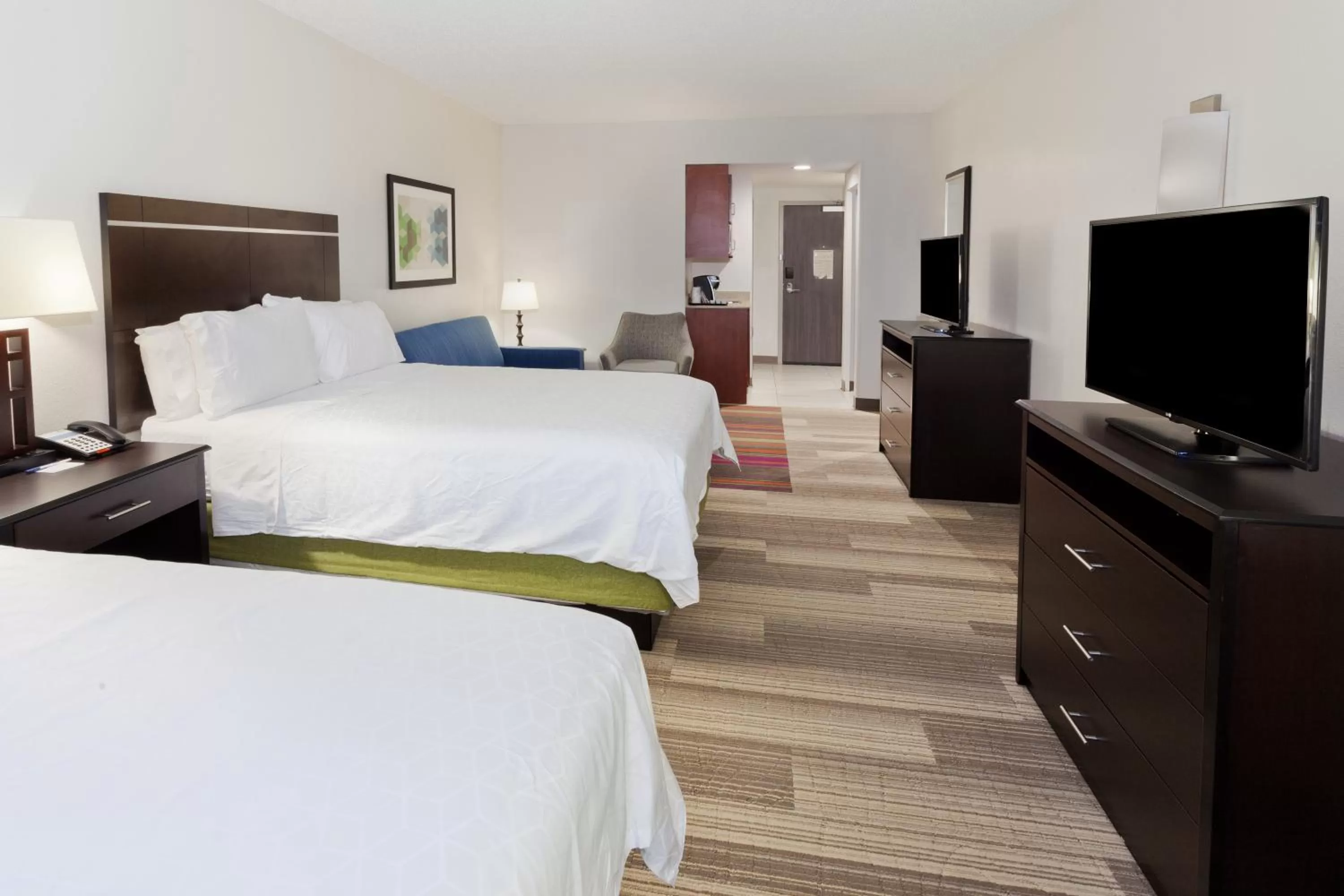Photo of the whole room, Bed in Holiday Inn Express Hotel & Suites Montgomery Boyd-Cooper Parkway by IHG
