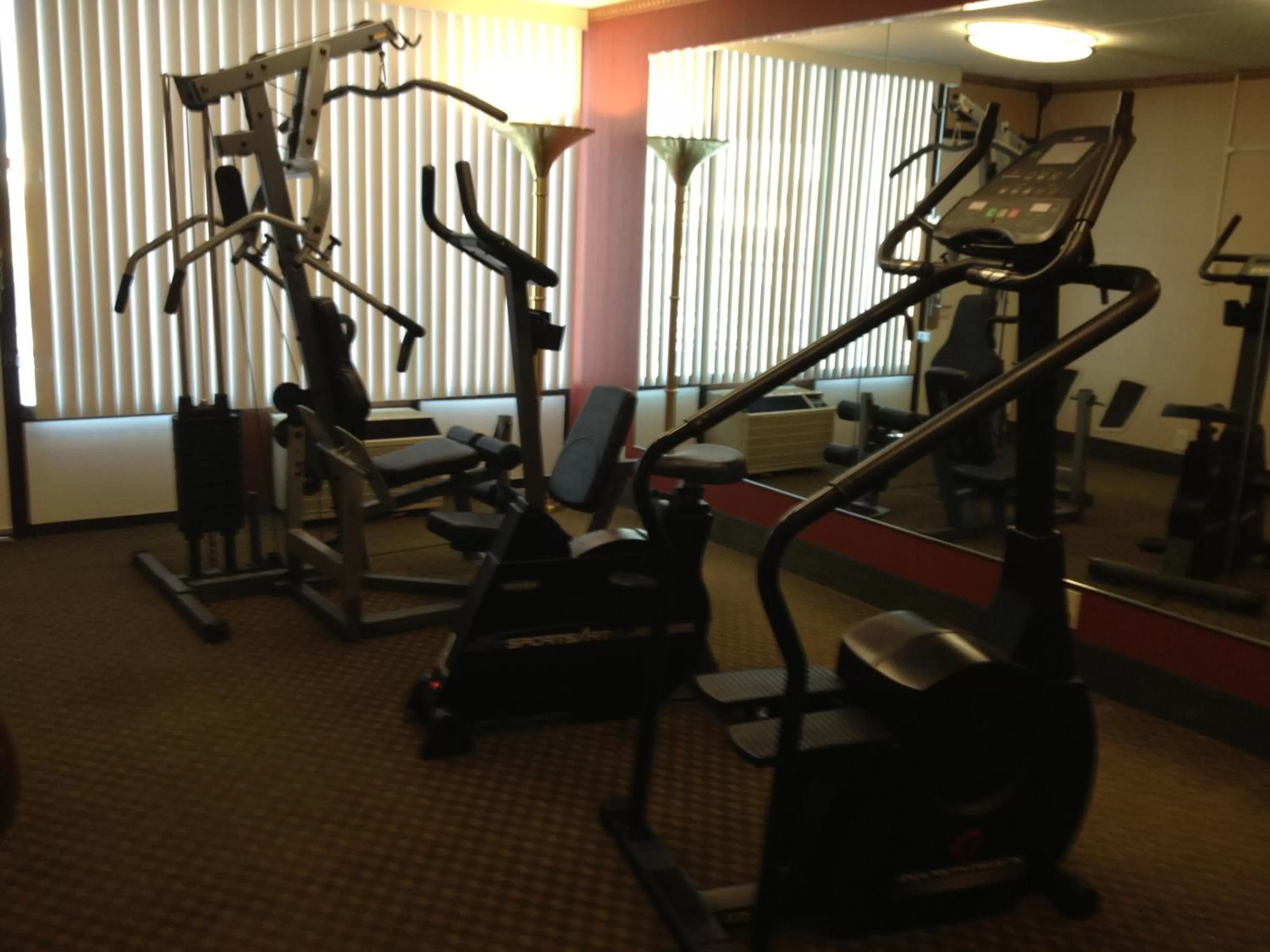 Fitness centre/facilities in Howard Johnson by Wyndham Gillette