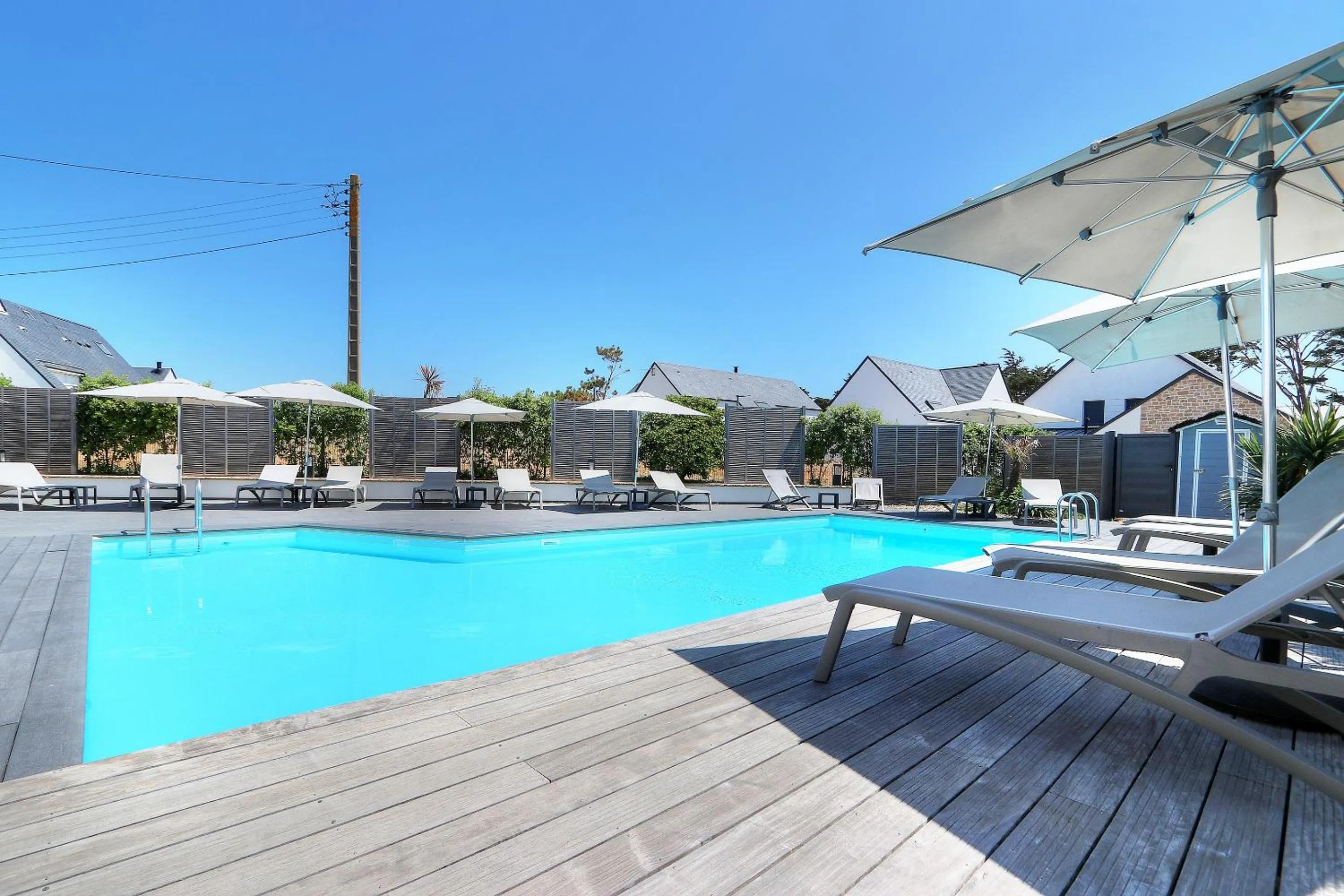 Swimming pool in Best Western Hôtel Le Bellevue Quiberon