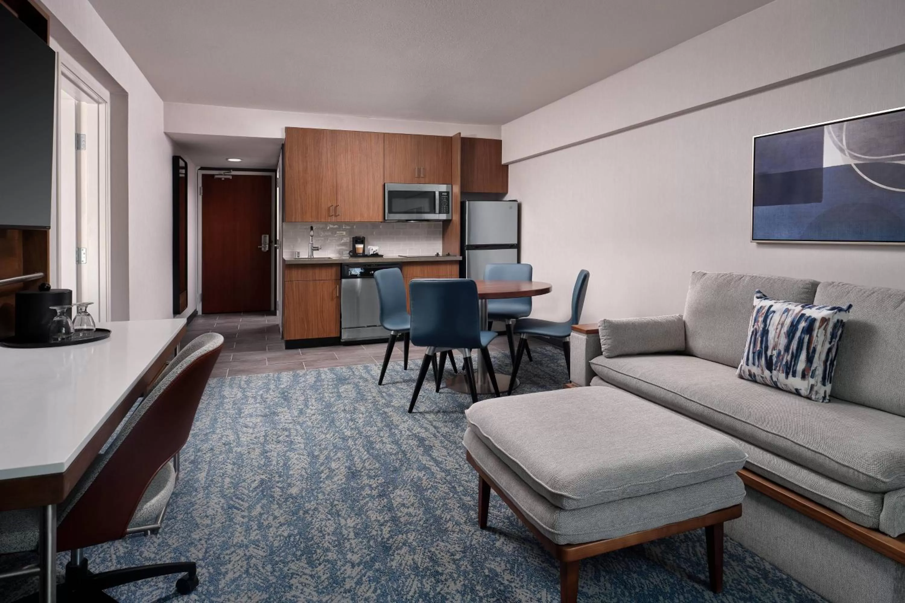 King Suite with Sofa Bed in Courtyard by Marriott San Diego Mission Valley/Hotel Circle