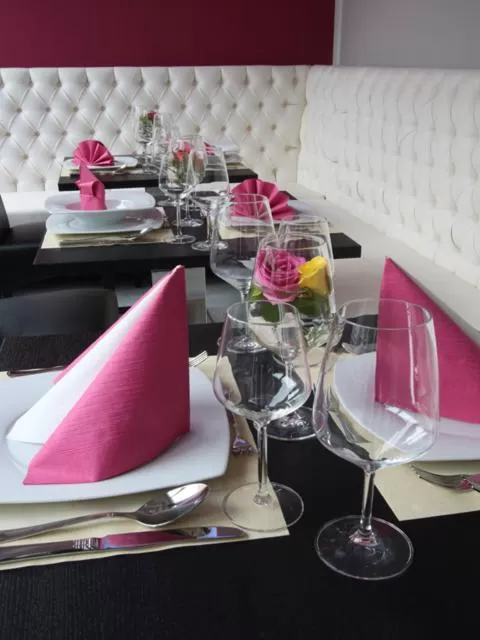 Restaurant/places to eat in Hotel Sophia