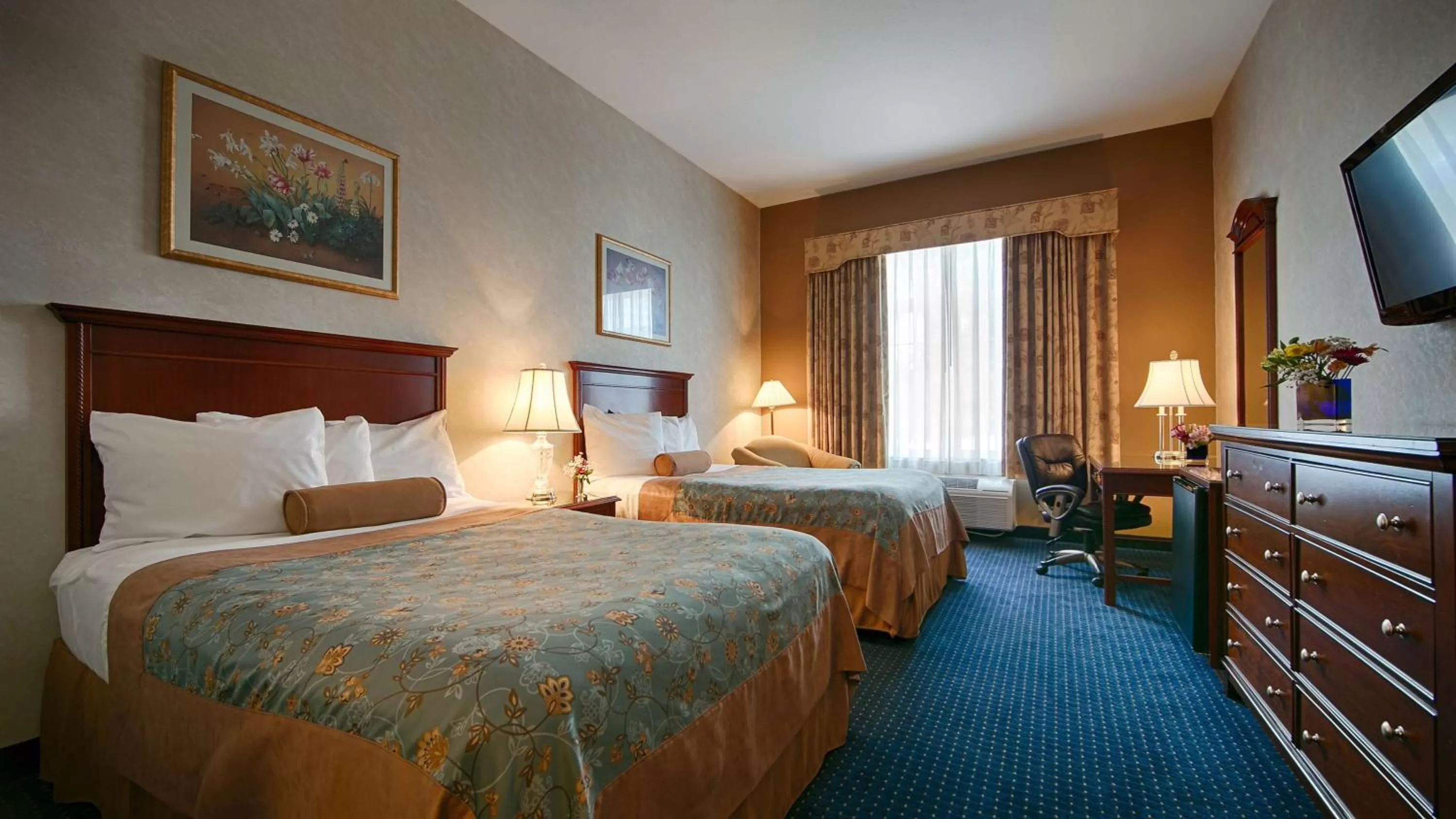 Photo of the whole room, Bed in Best Western Plus Mentor-Cleveland Northeast