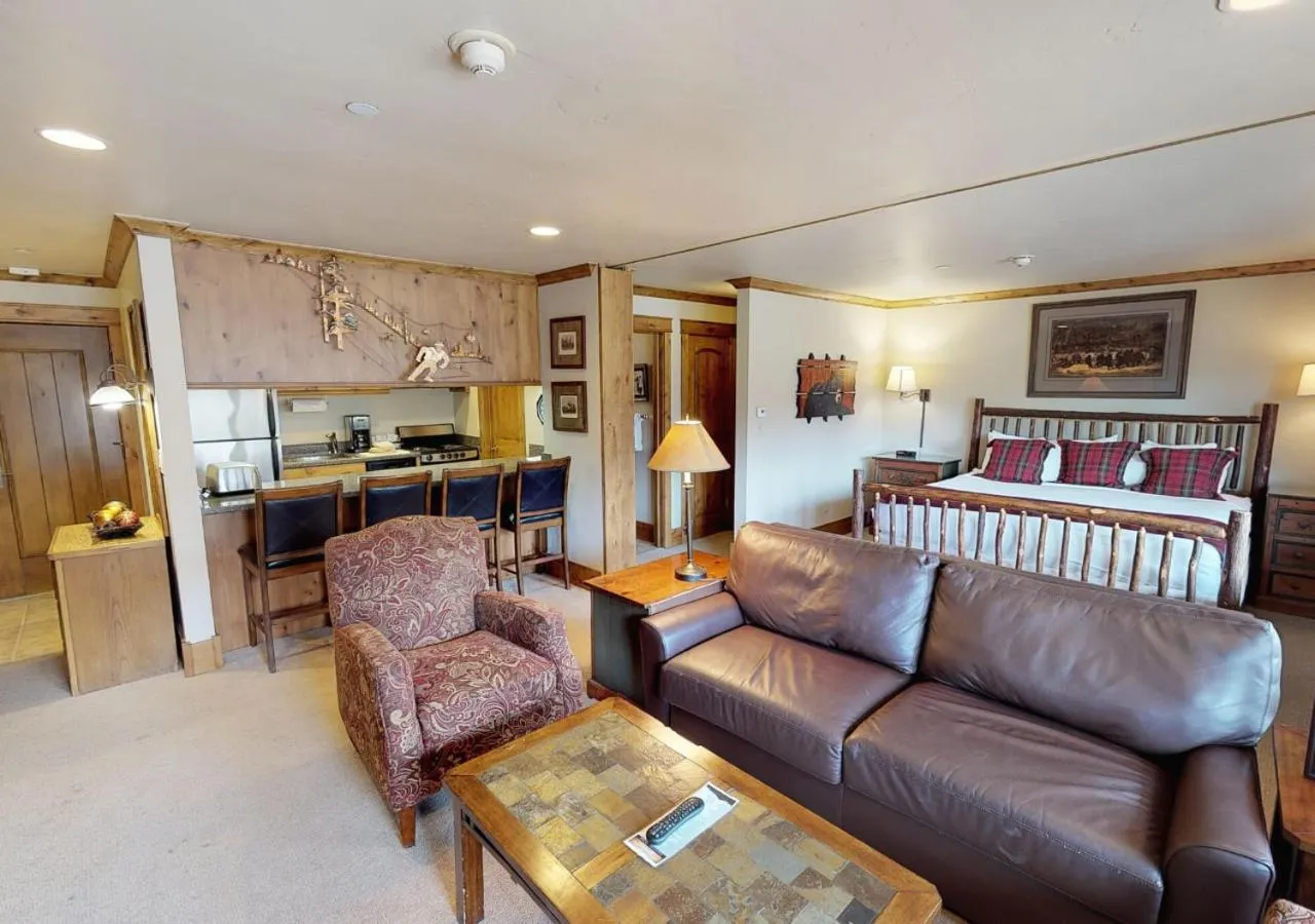Living room in Manor Vail Lodge