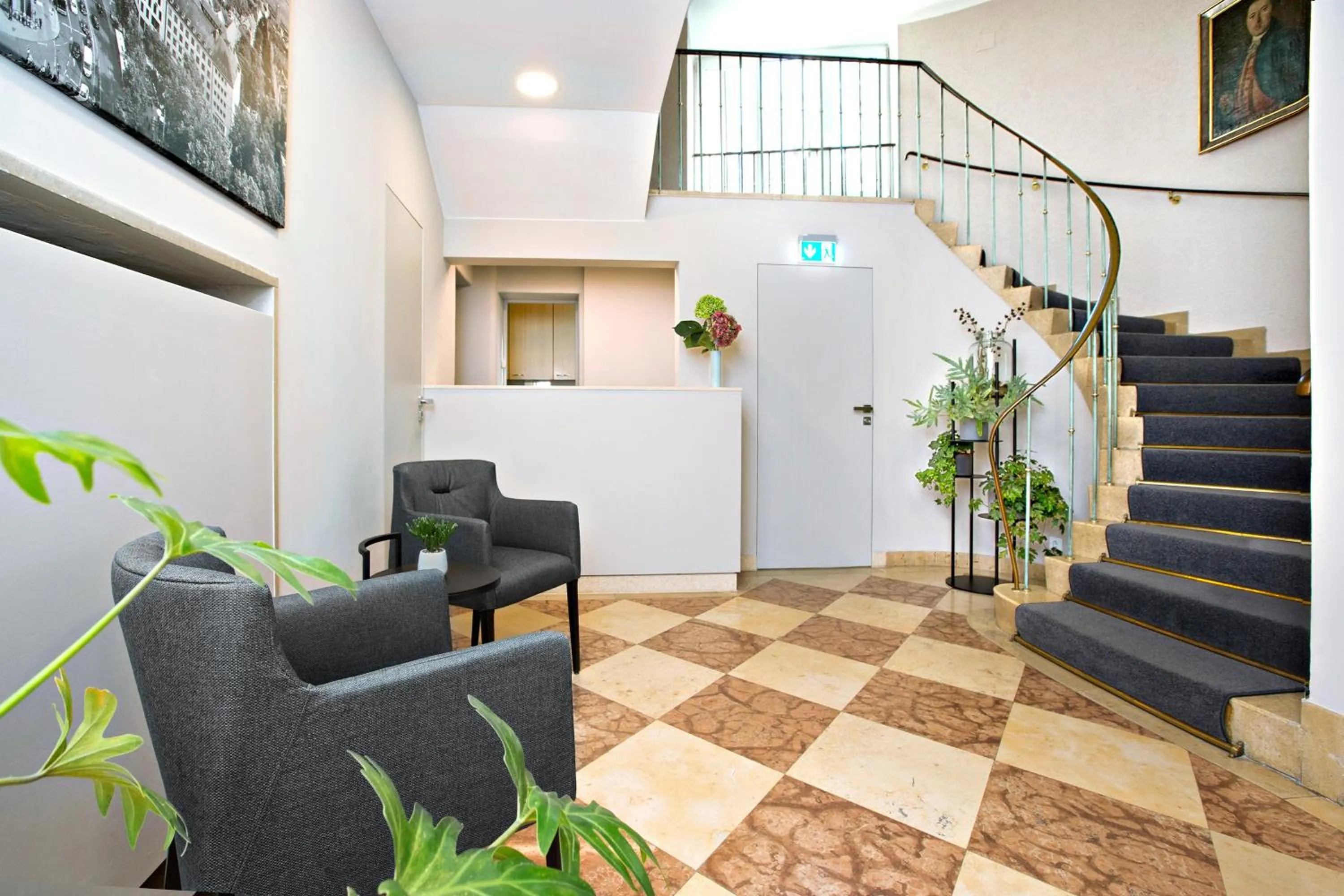 Lobby or reception in Hotel Rotkreuzplatz