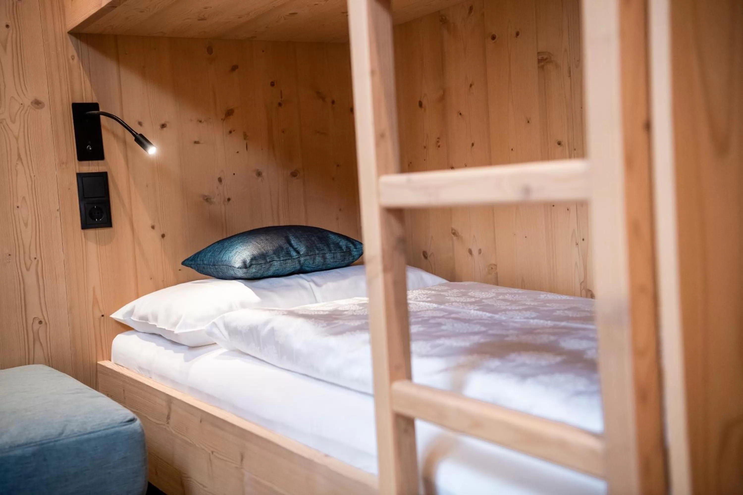 bunk bed, Bed in Rösslwirt