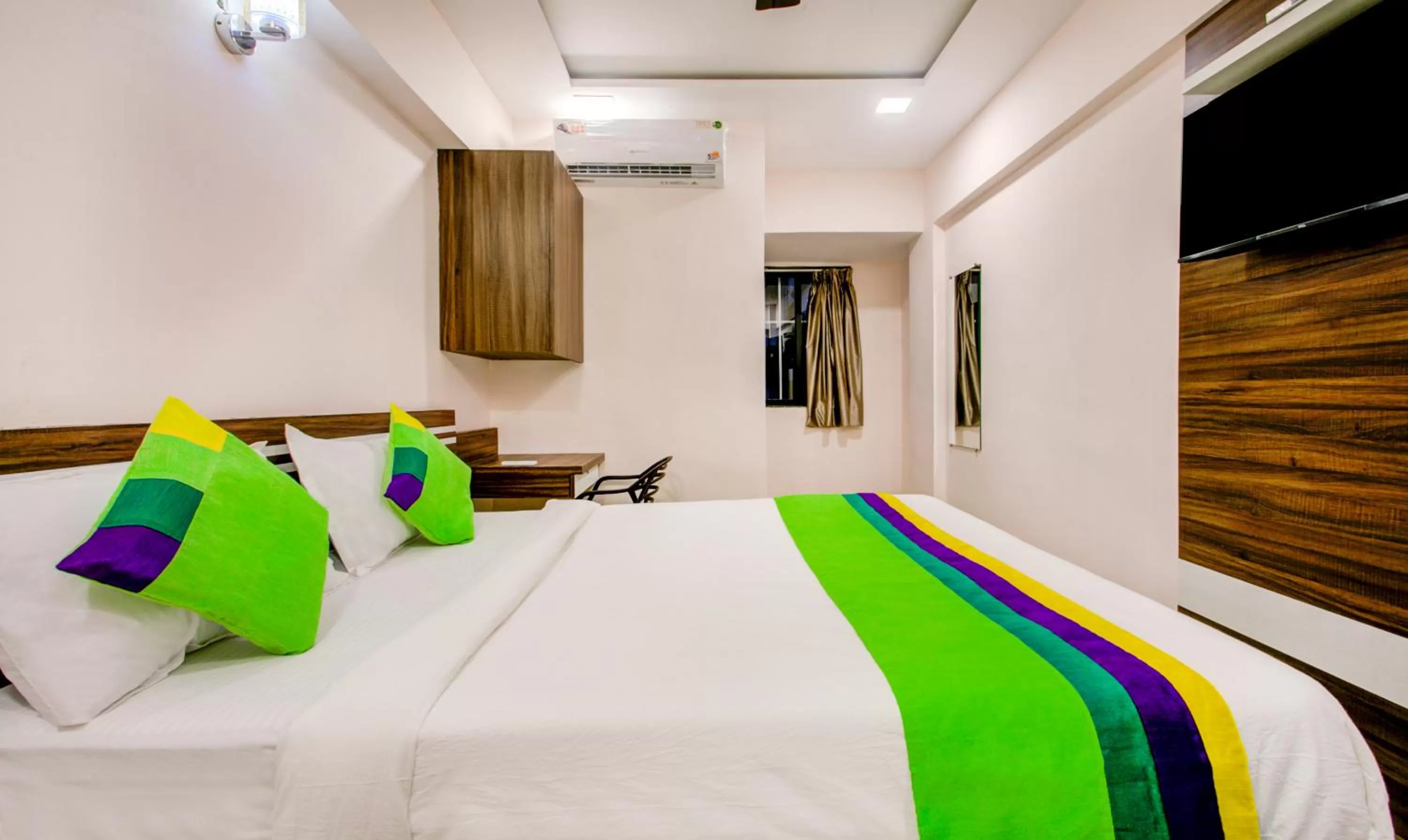 Bedroom, Bed in Treebo Kings Inn Vashi