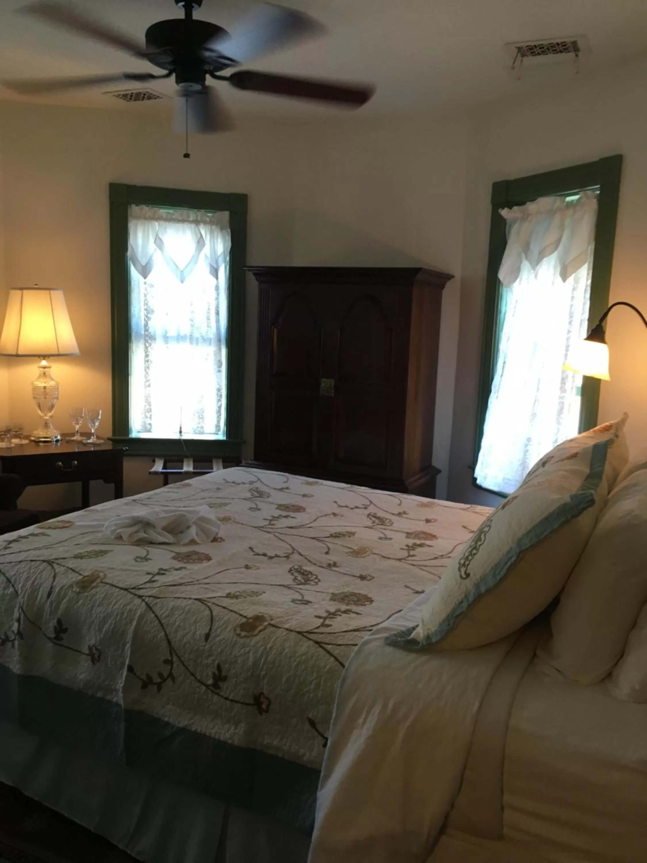 Parsonage Inn Bed and Breakfast