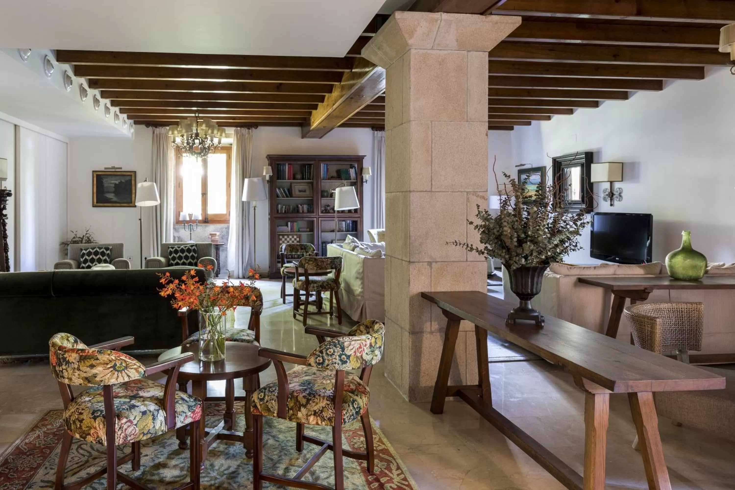 Communal lounge/ TV room in Parador de Cambados