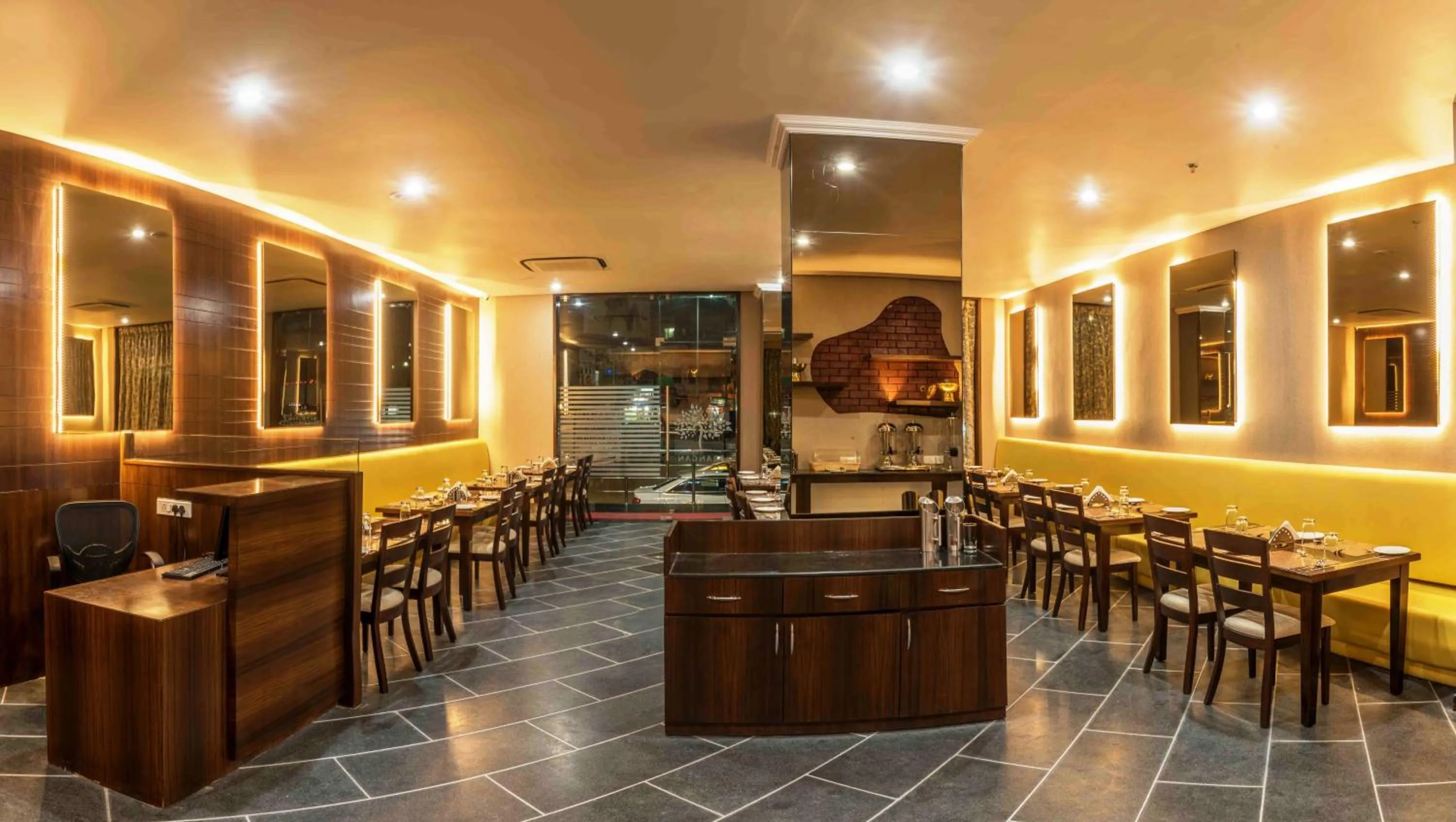 Restaurant/places to eat in Mango Hotels Prangan