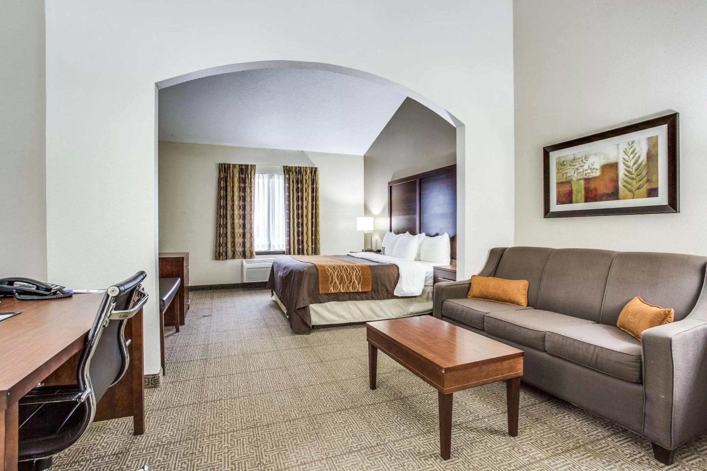 Photo of the whole room, Bed in Comfort Inn & Suites Love Field-Dallas Market Center