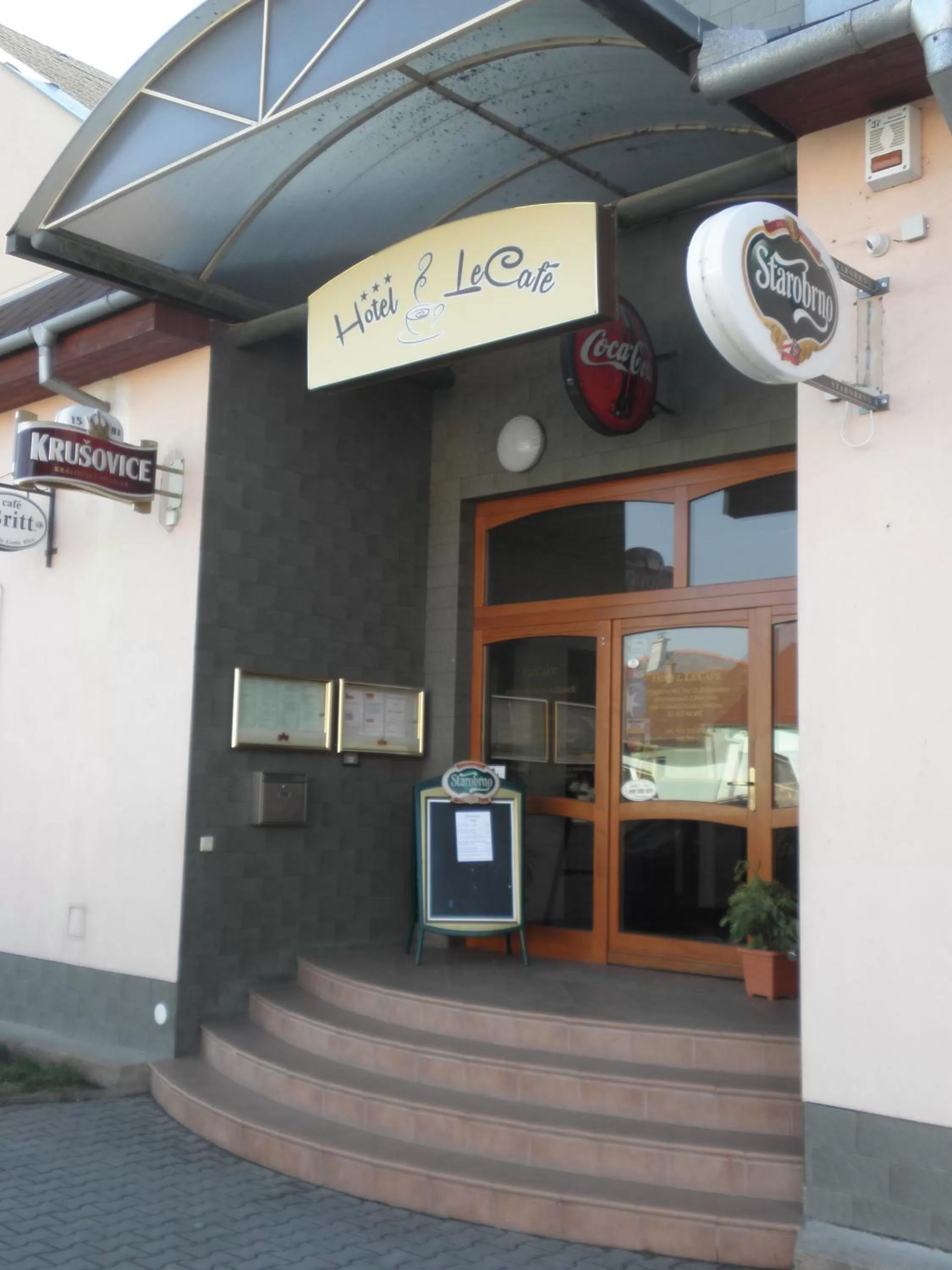 Facade/entrance in Hotel Le Café