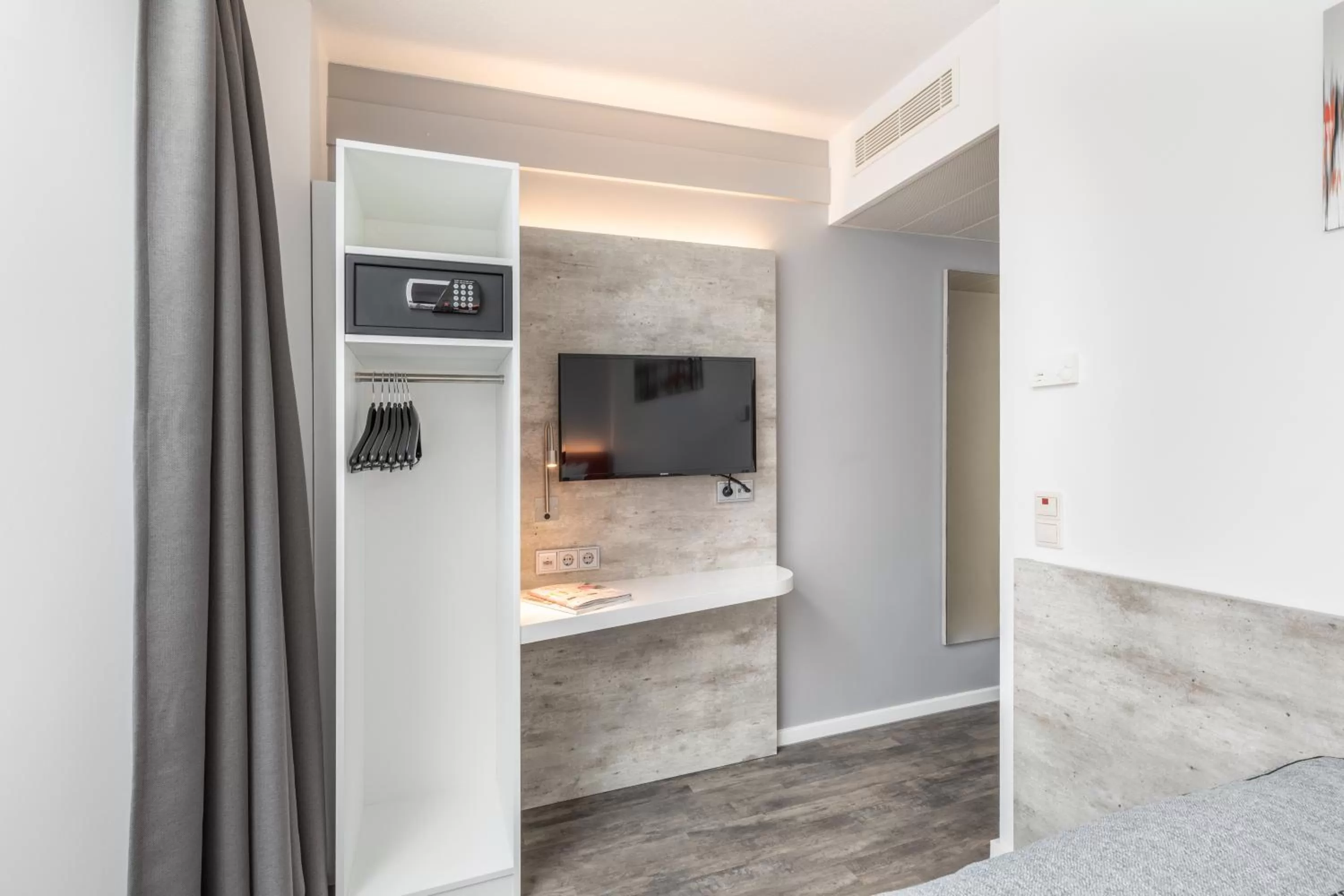 Photo of the whole room in Garner Hotel Wiesbaden City by IHG