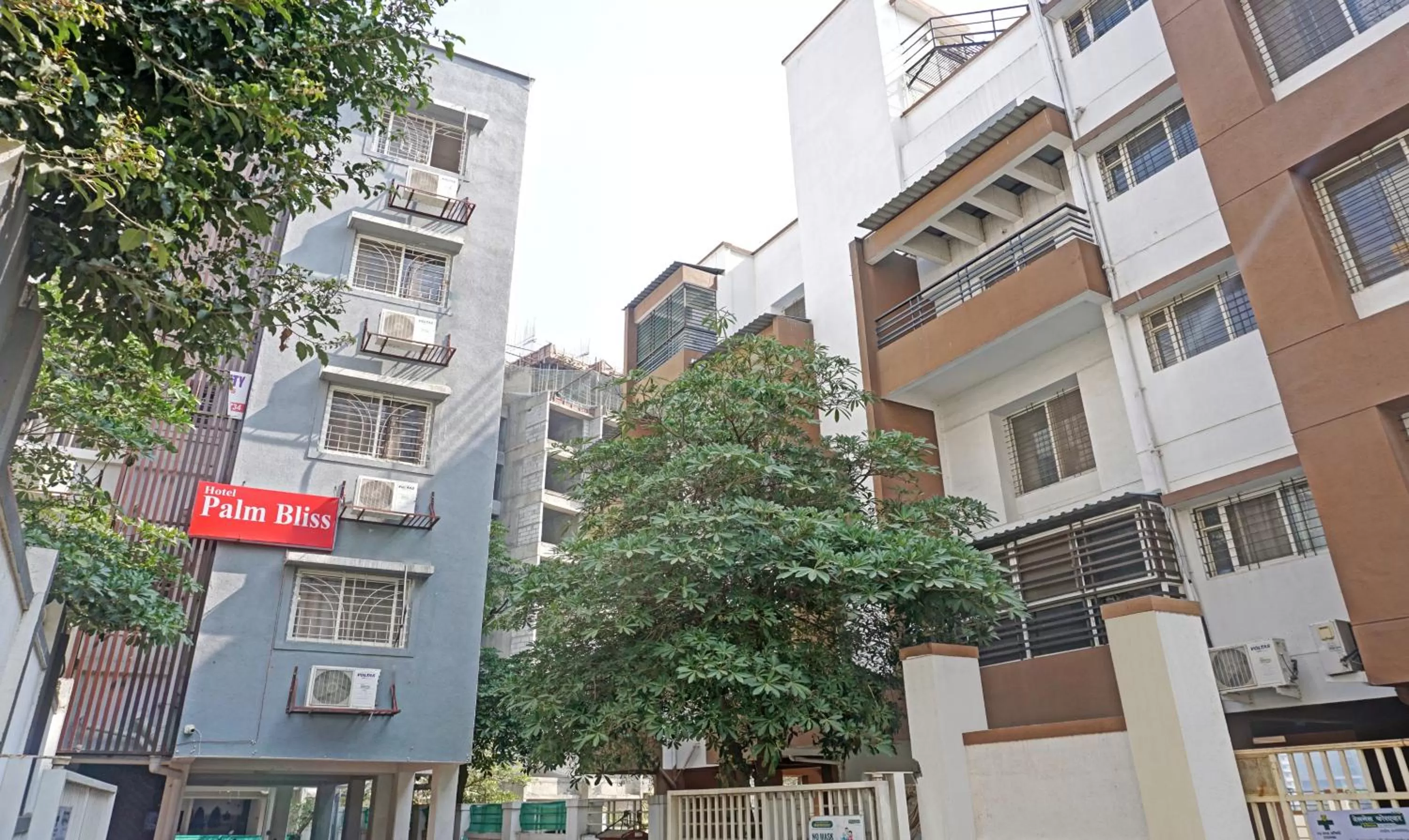 Property building in Itsy Hotels AY Plus Hotels