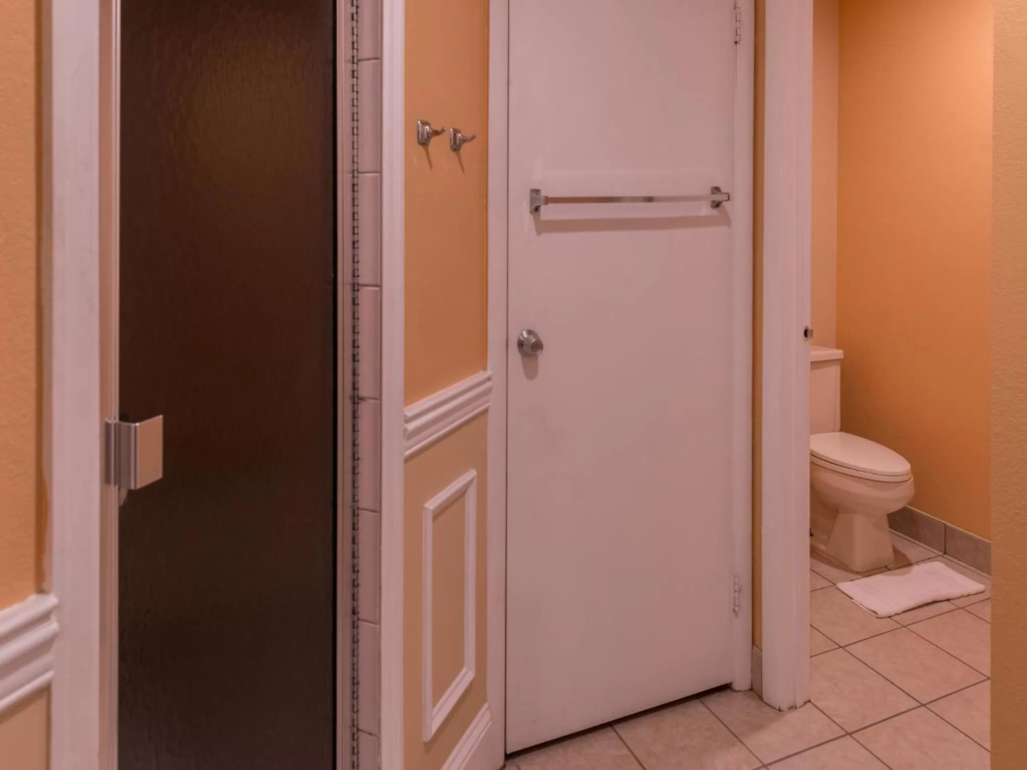 Toilet in Inn of The Dove Romantic Luxury & Business Suites