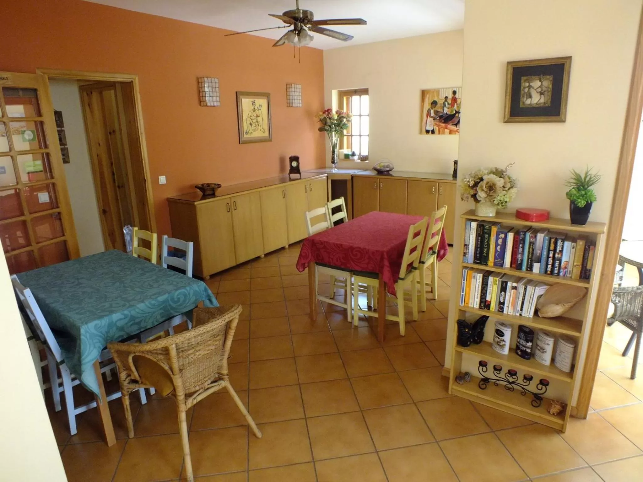 Restaurant/places to eat in Kira's Boutique Hotel