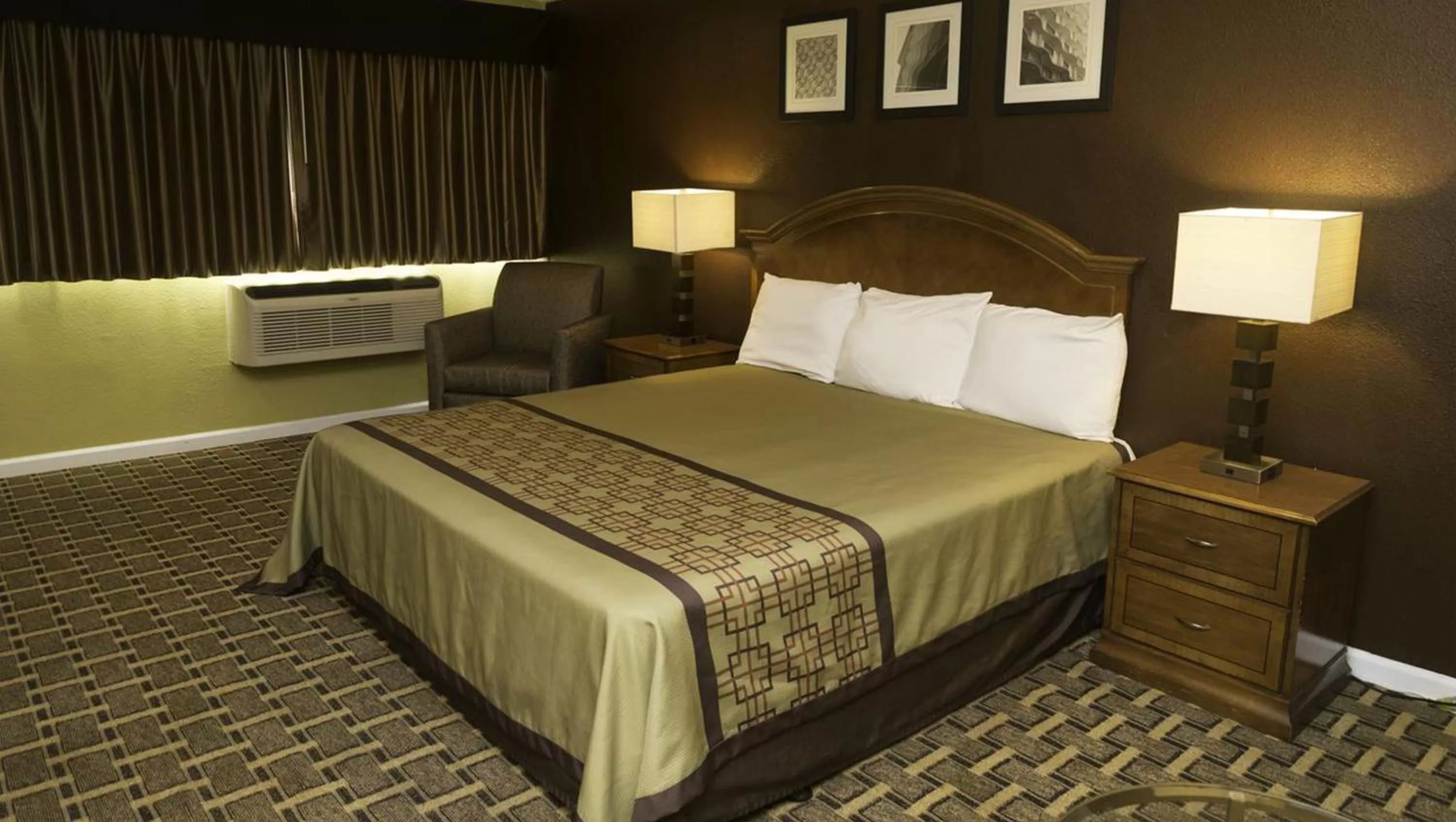 Bedroom in Kings Motel Inglewood