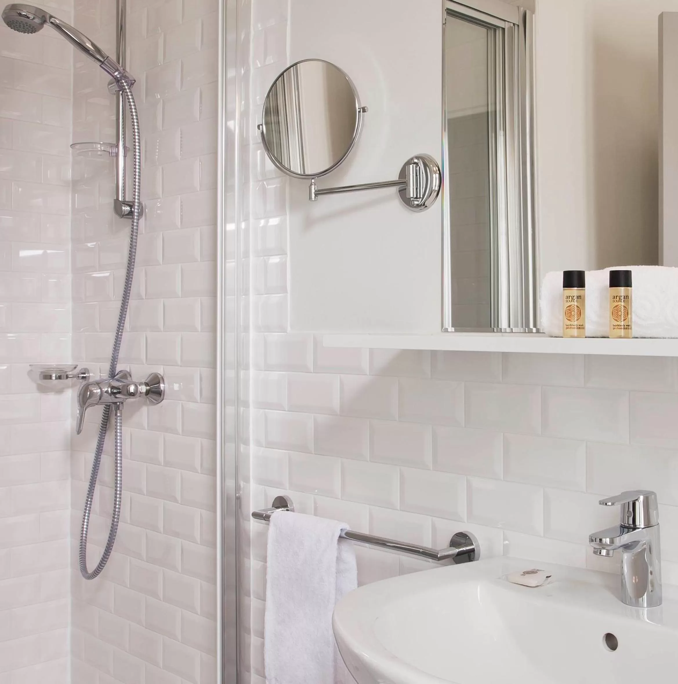 Bathroom in Hôtel des Ecrivains