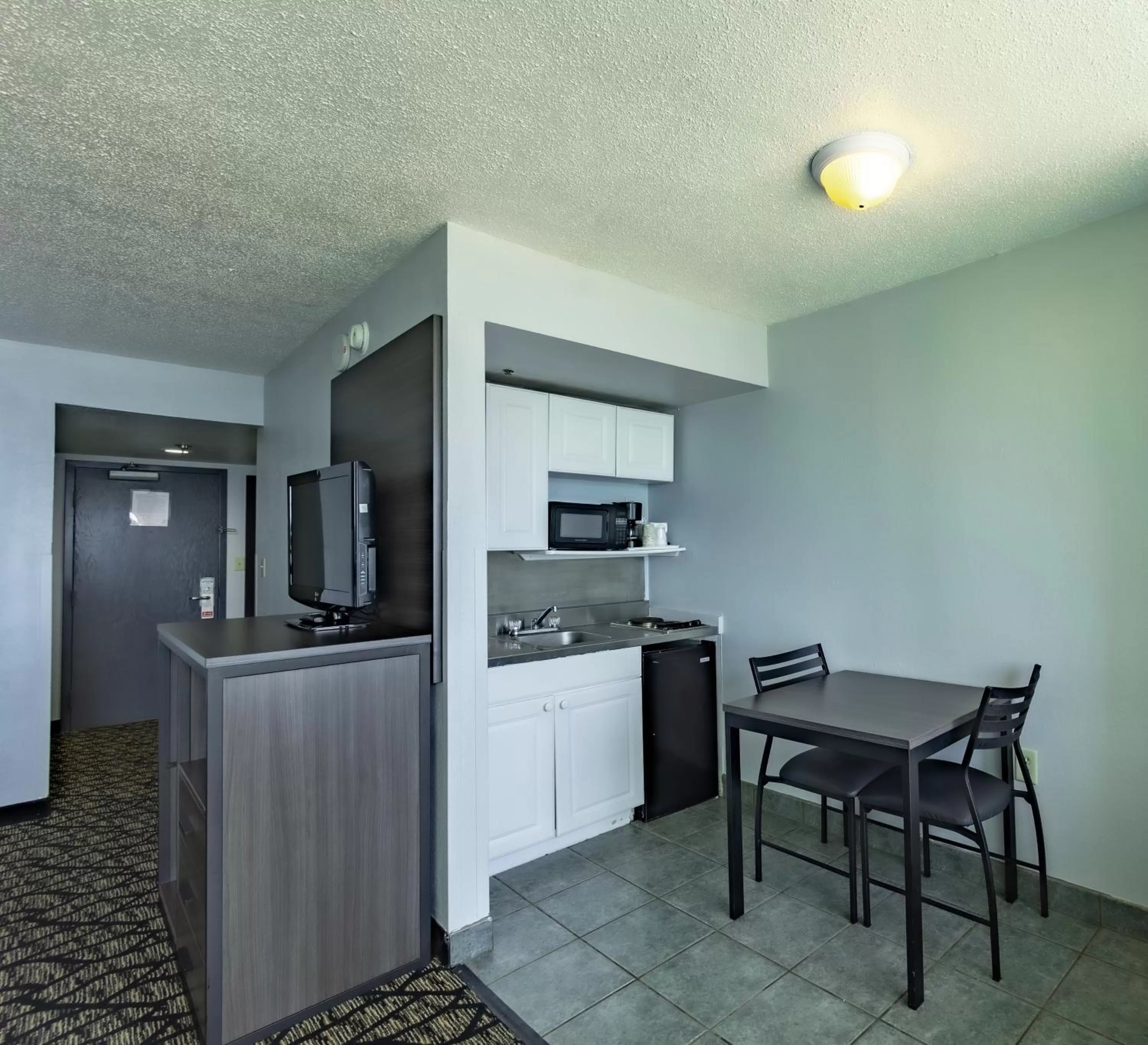 Kitchen or kitchenette in Seaview Hotel