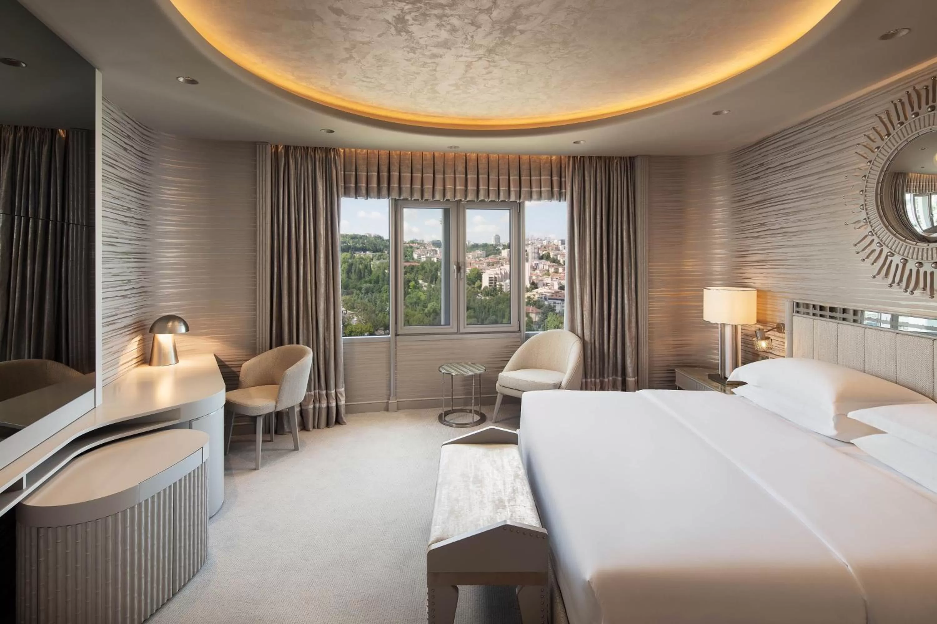 Lounge or bar, Bed in Sheraton Ankara Hotel & Convention Center