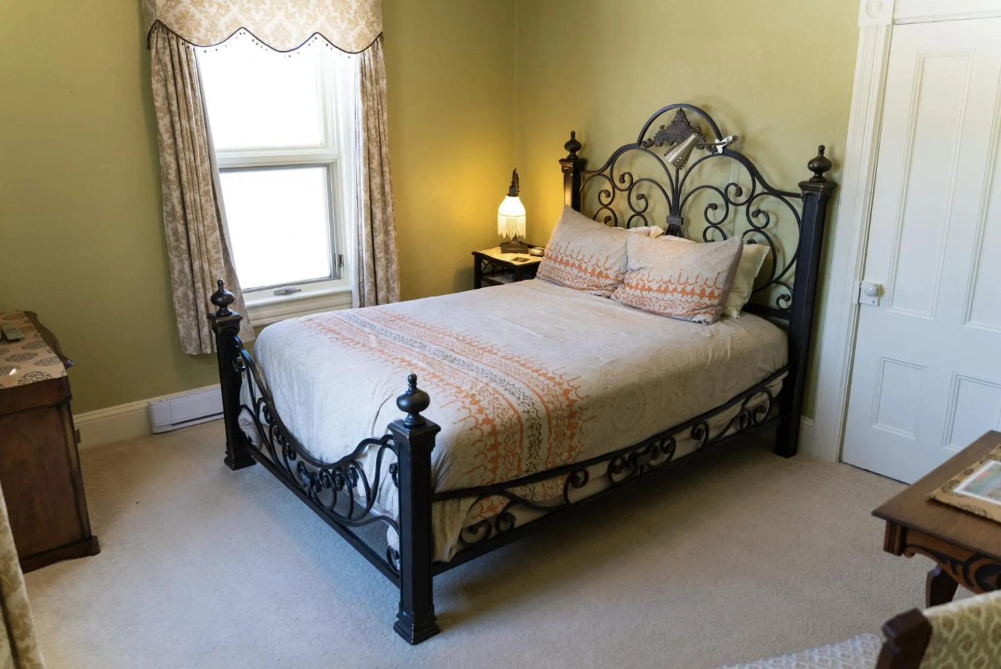 Bed in The Maple Inn