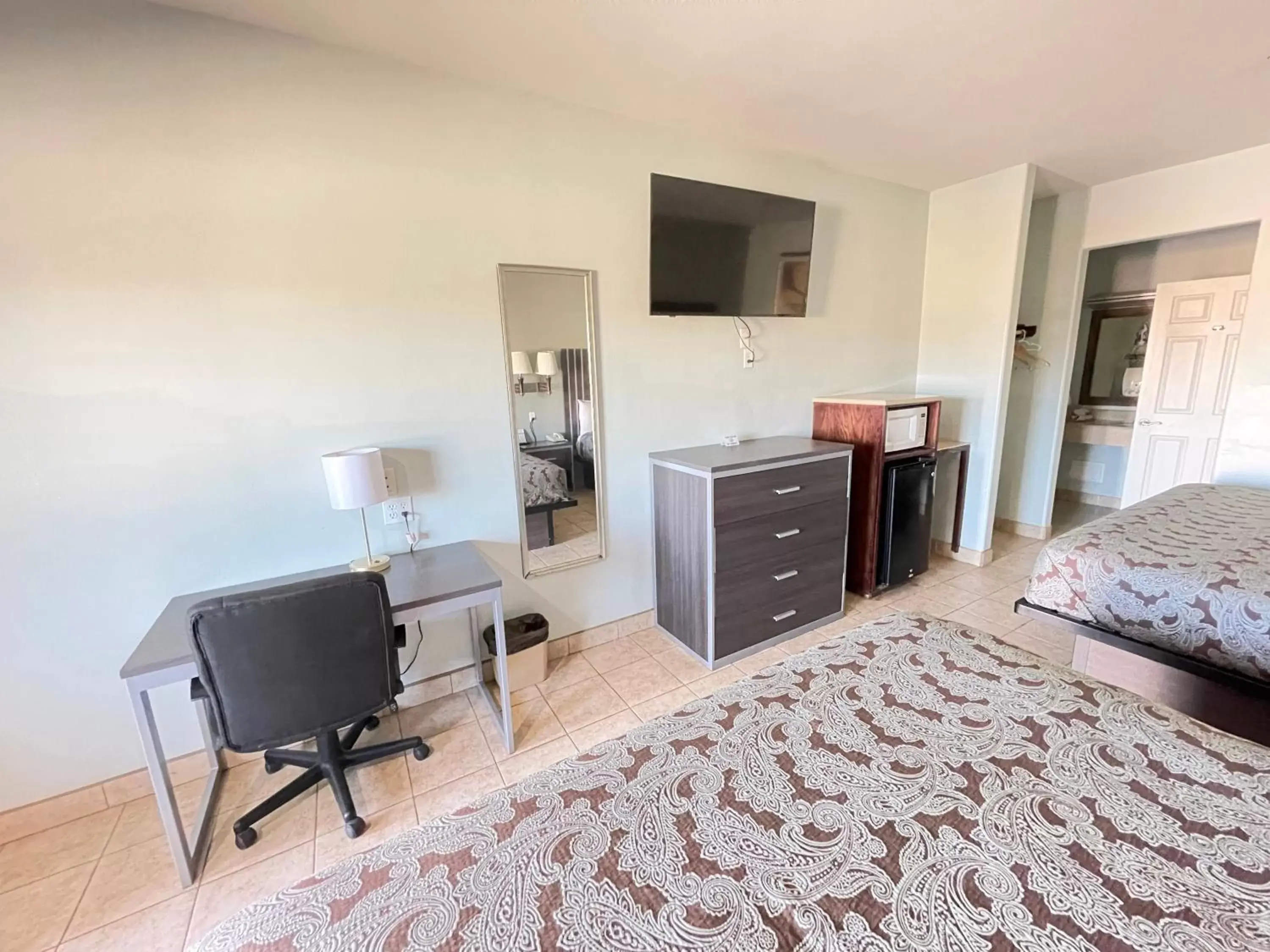 King Room with Two King Beds - Smoking in Weslaco Inn by Capital O Near Mercedes King Room with Two King Beds - Smoking in Weslaco Inn by Capital O Near Mercedes