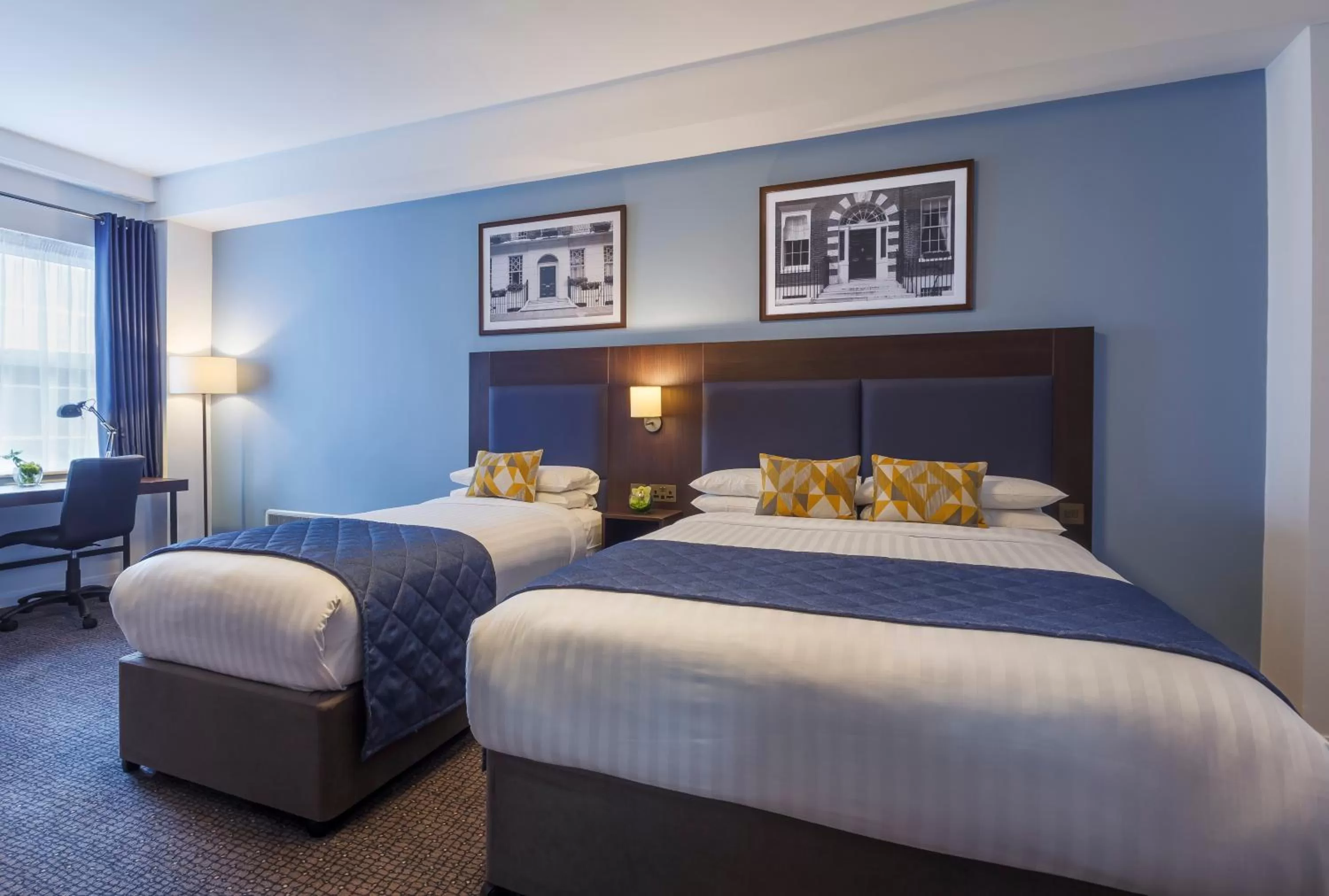 Photo of the whole room, Bed in Temple Bar Hotel