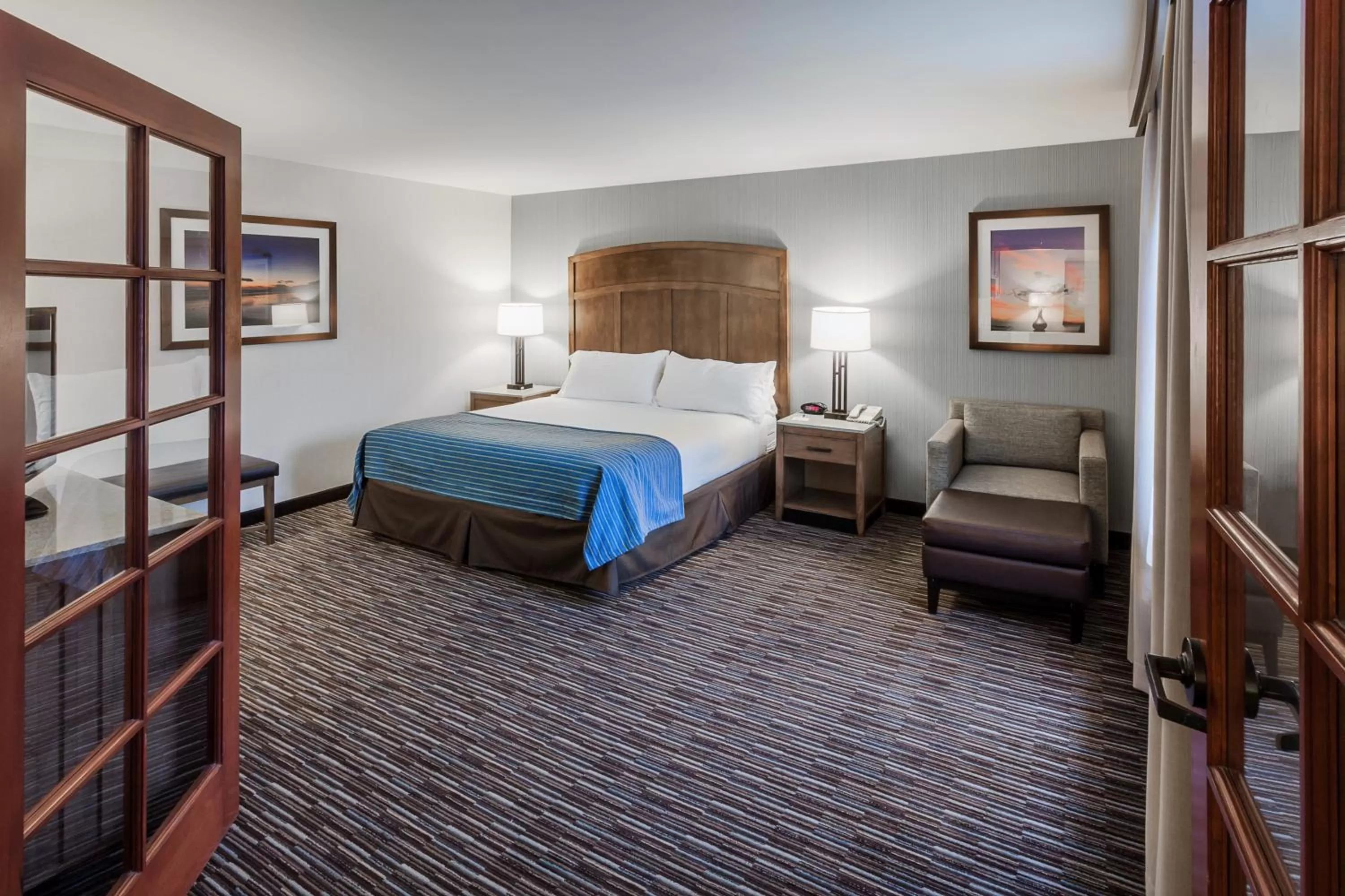 Bedroom, Bed in Holiday Inn Express & Suites Carpinteria by IHG