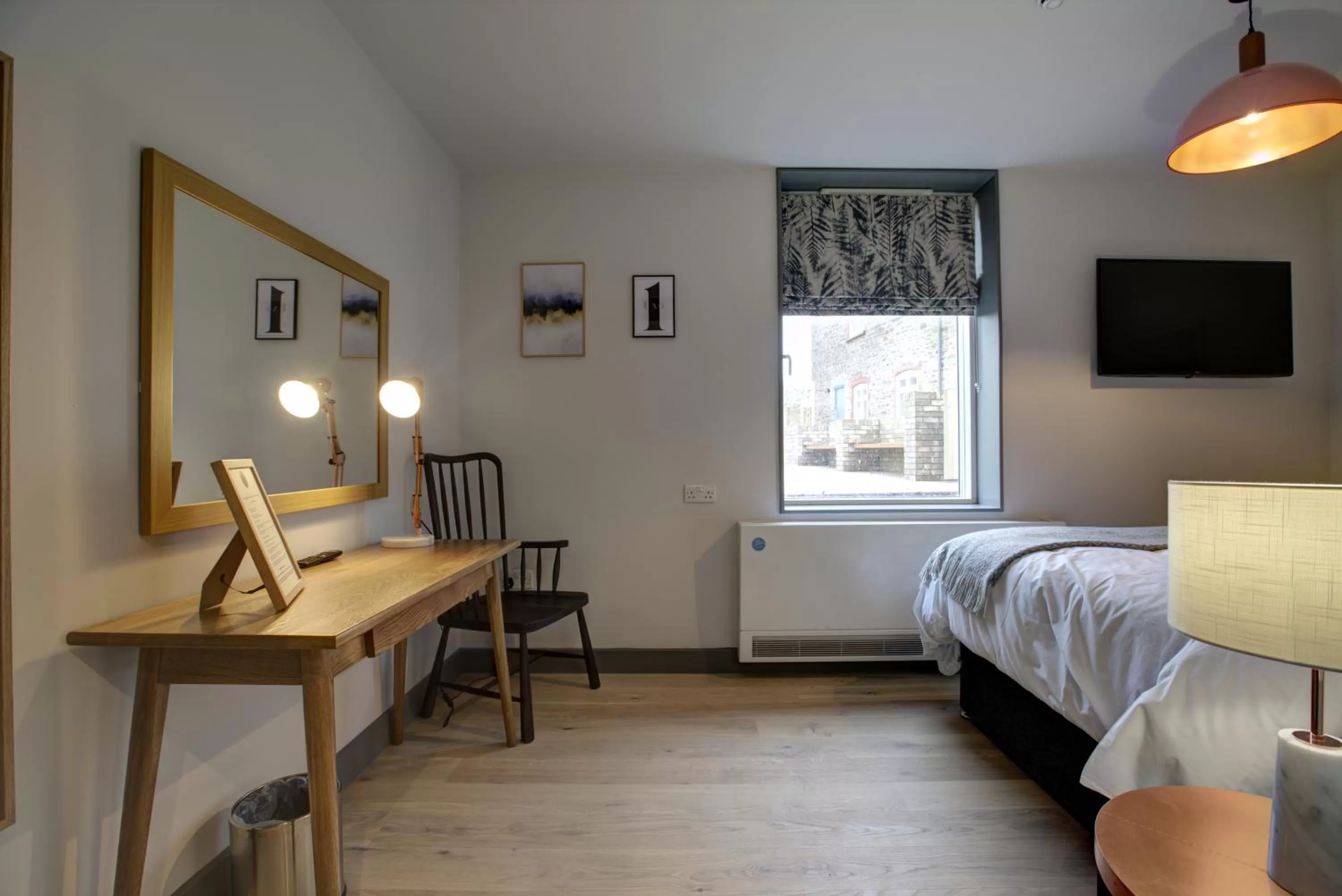 Photo of the whole room, Bed in The Temple Inn