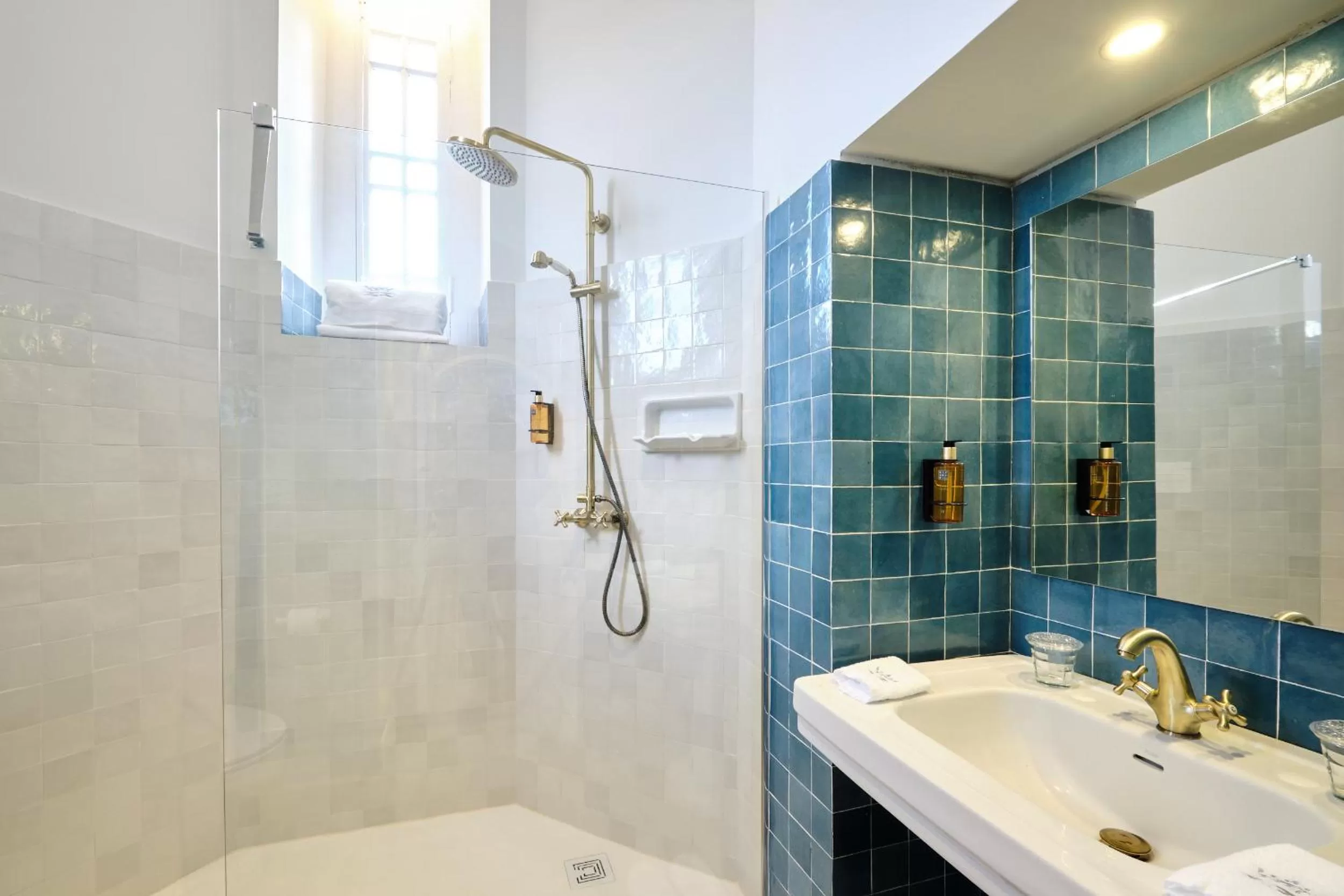 Shower in HOTEL BOUTIQUE VILLA DEL MARQUÉS