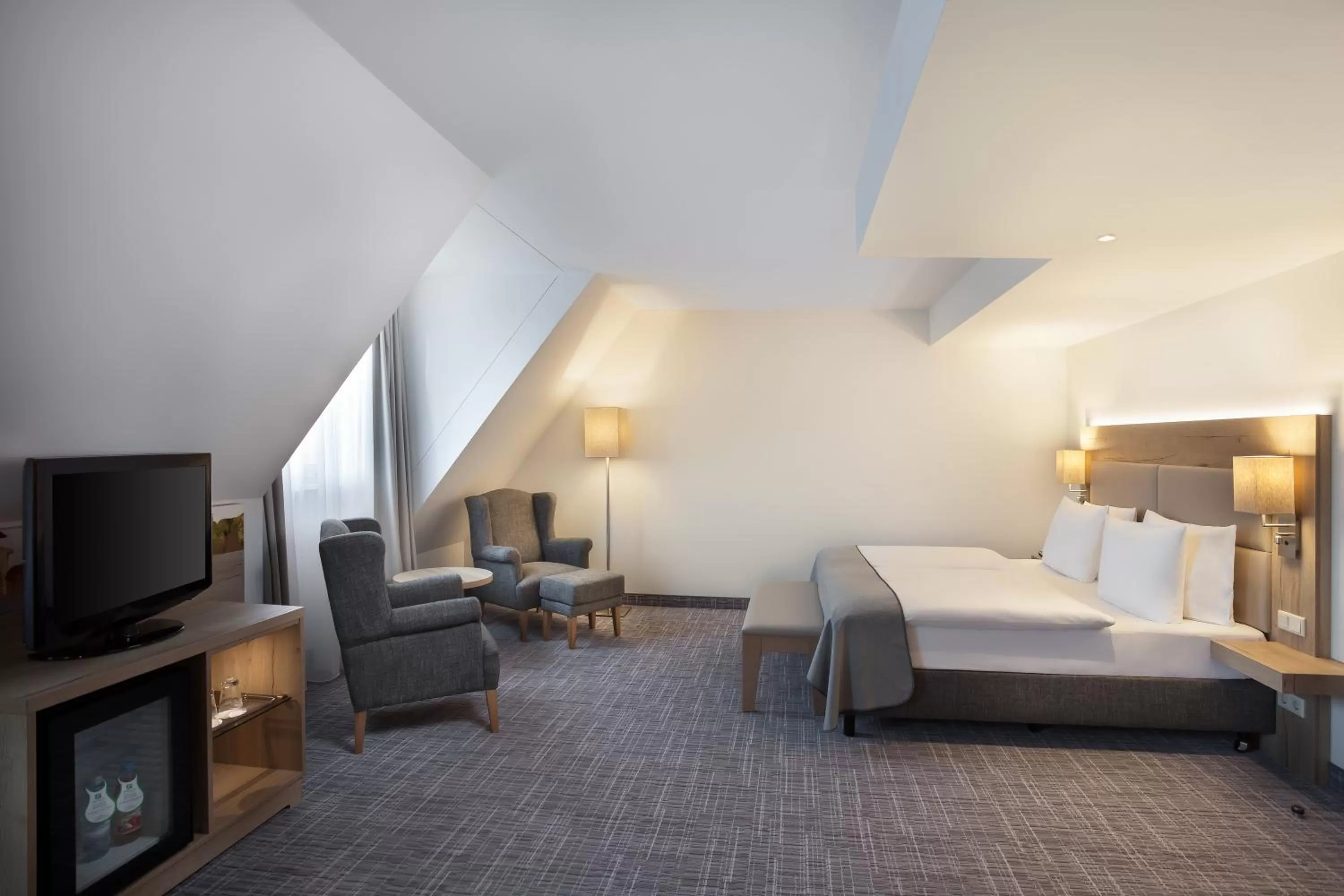 Photo of the whole room, Bed in Holiday Inn Nürnberg City Centre by IHG