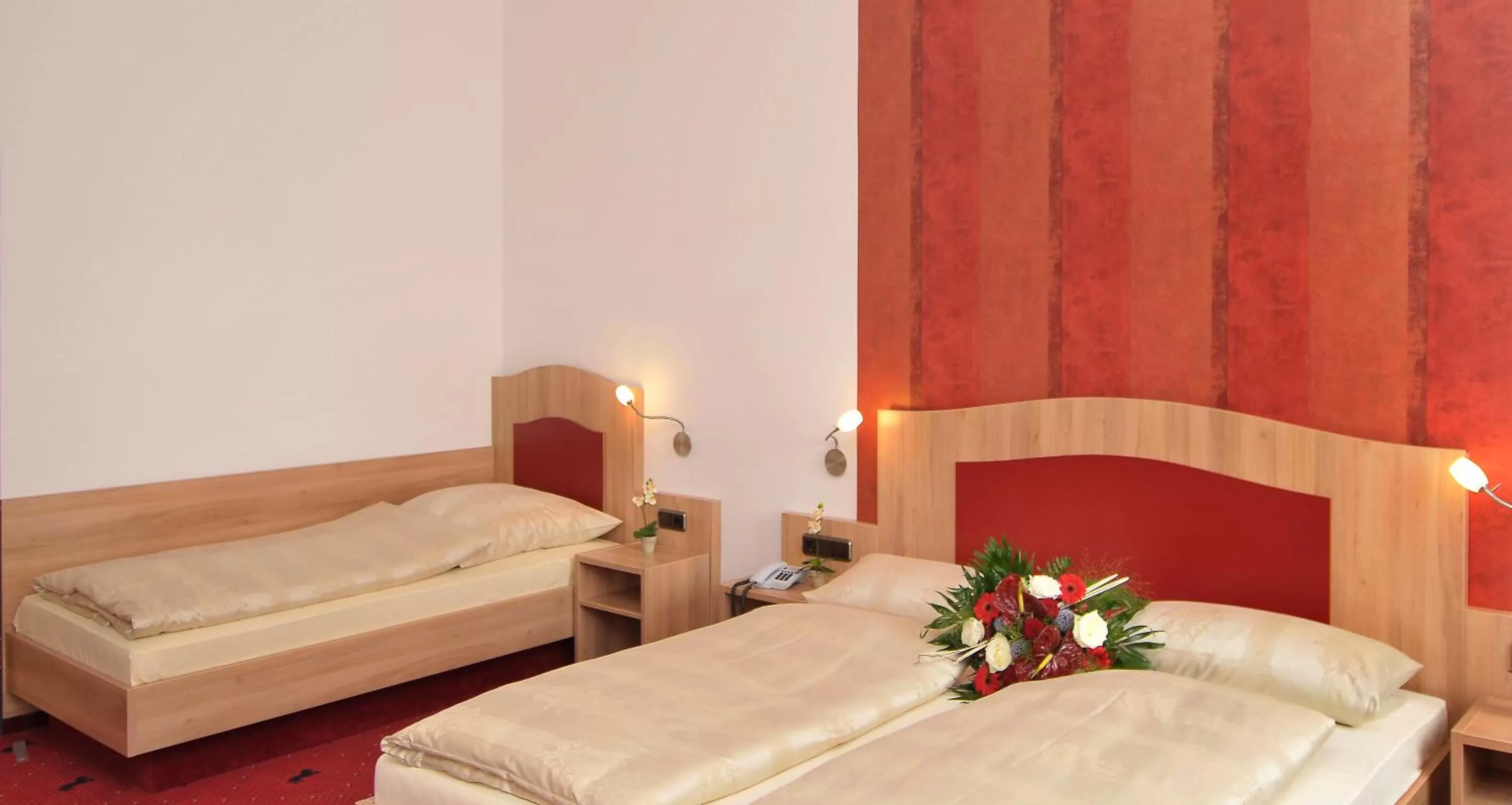 Bed in Hotel Rappen Rothenburg ob der Tauber