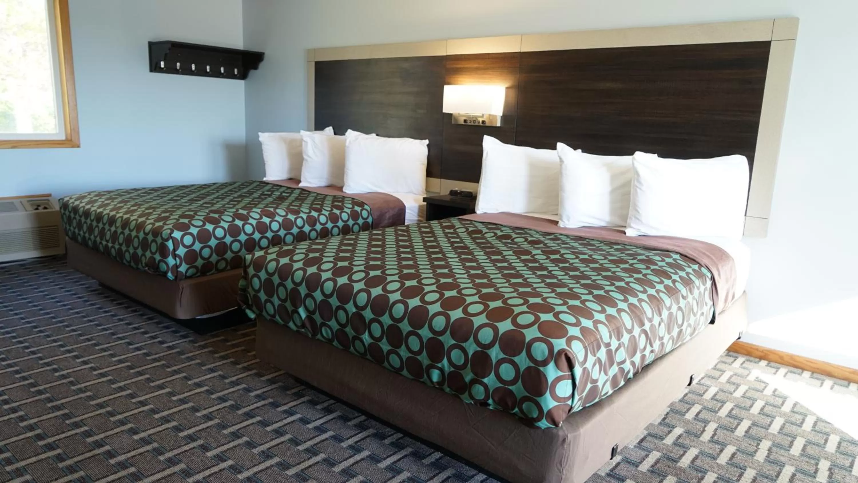 Bed in Budget Host Inn Fridley