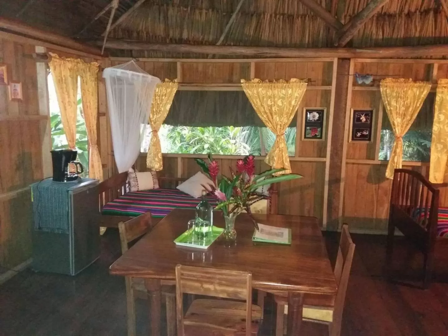 Photo of the whole room in Sun Creek Lodge