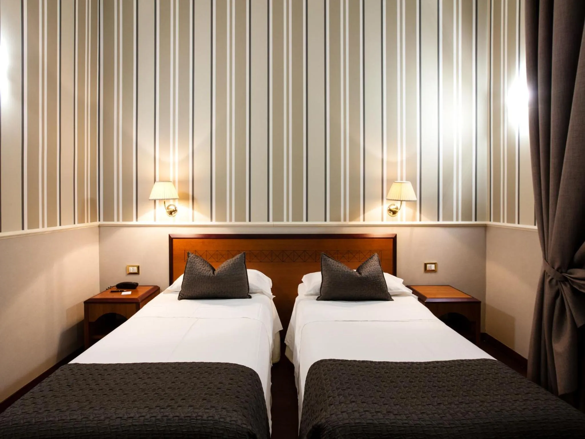 Bed in Hotel Astoria