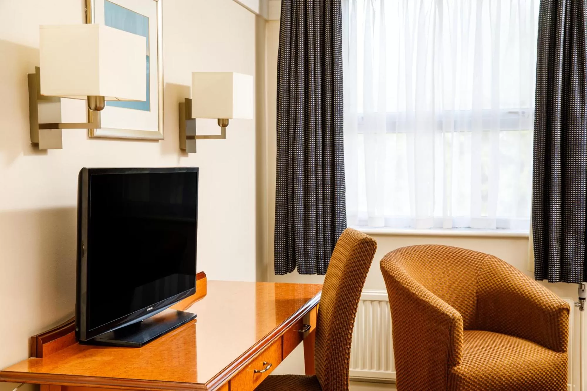 Bed in Mercure Bolton Georgian House Hotel