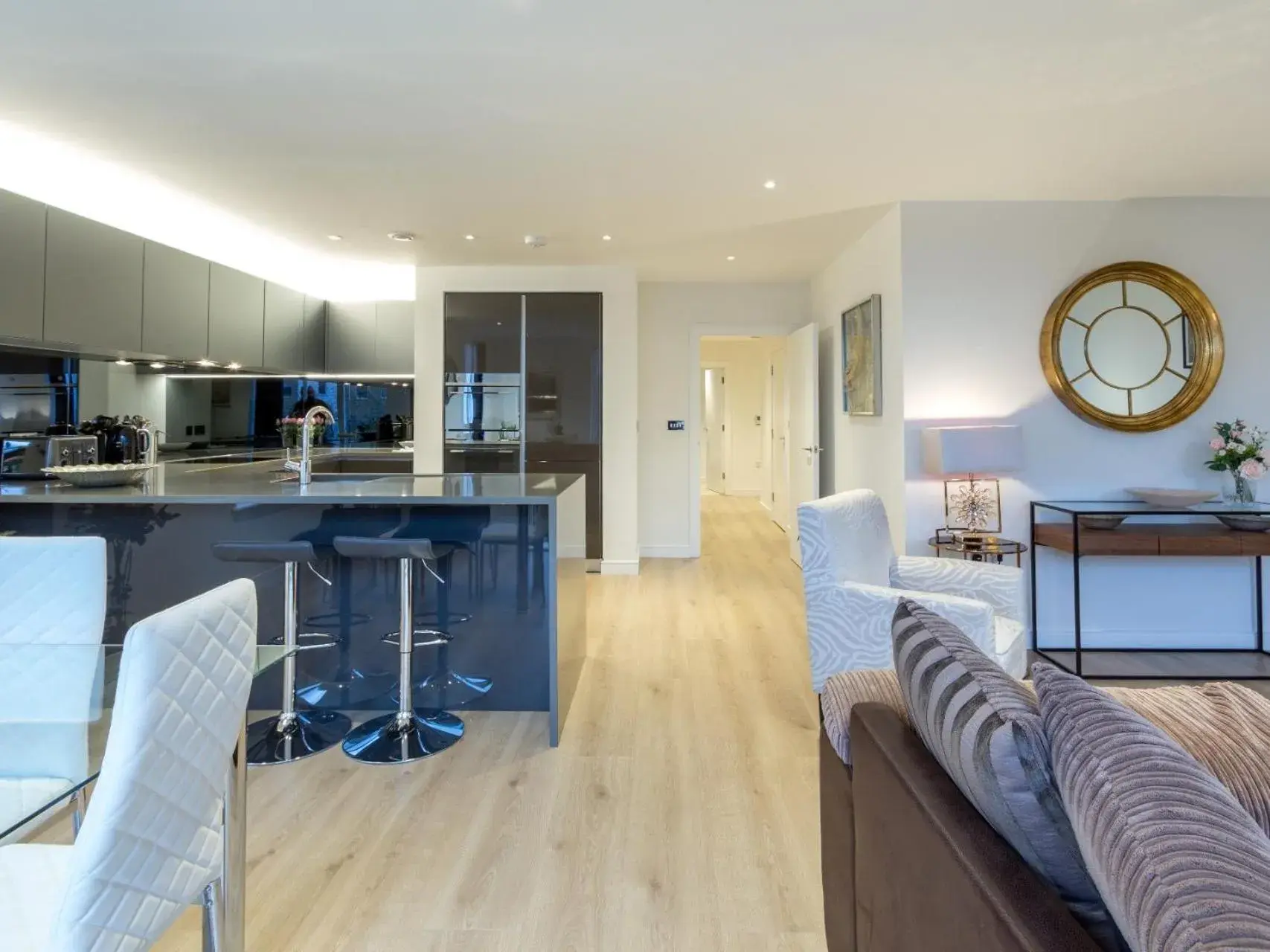 2 Bed Property Close to Heathrow Airport 2 Bed Property Close to Heathrow Airport