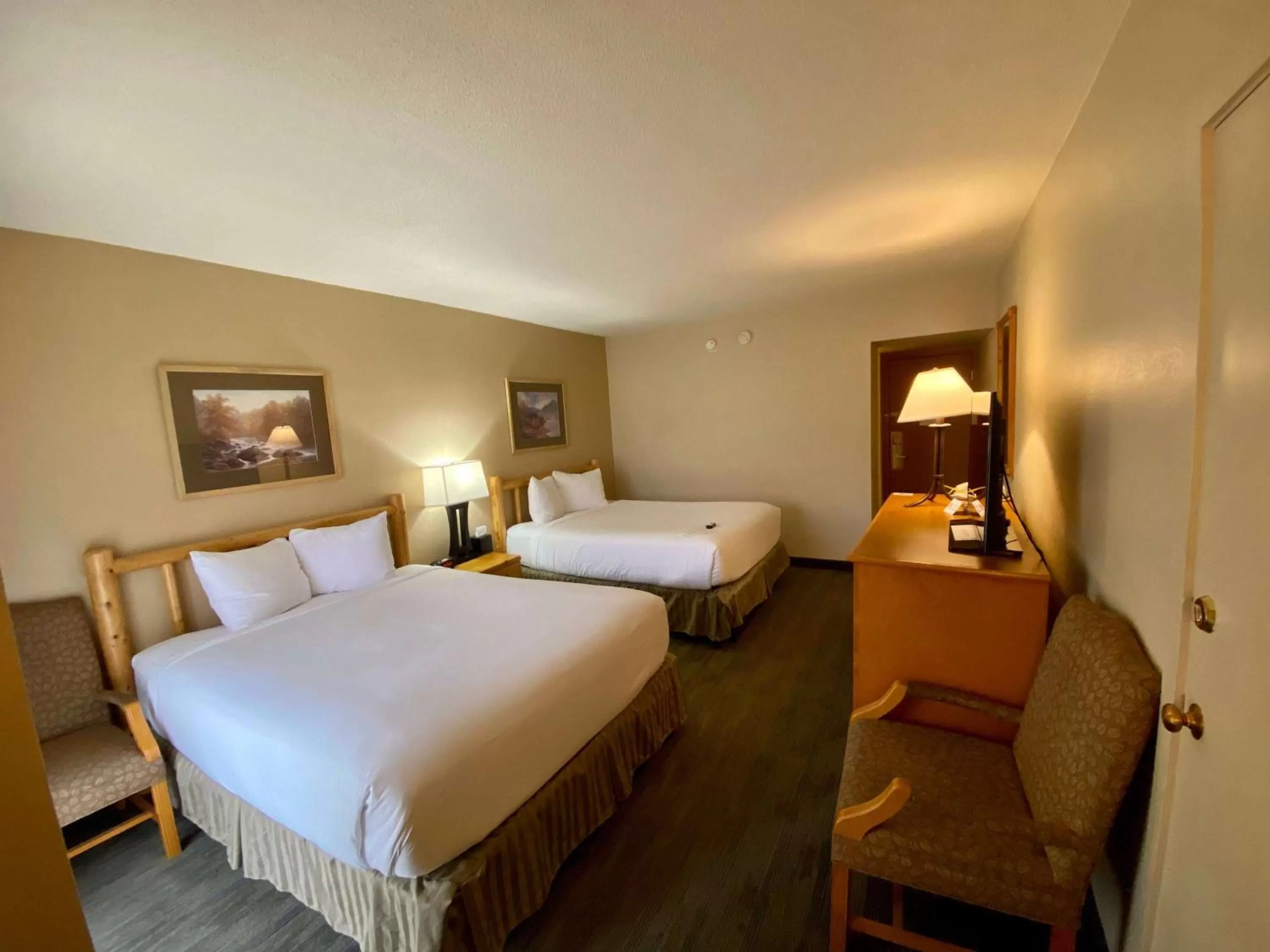 Photo of the whole room, Bed in Best Western Sheridan Center